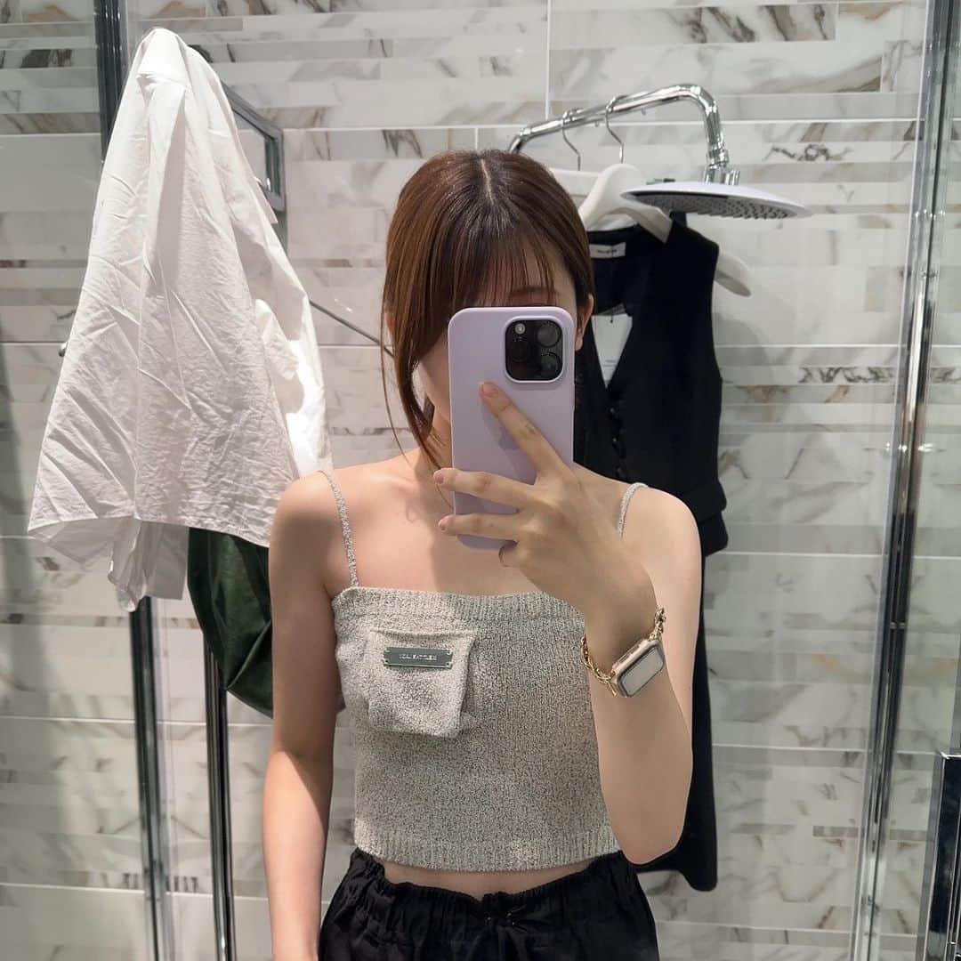 のインスタグラム：「シャツしわっしわやん😹」