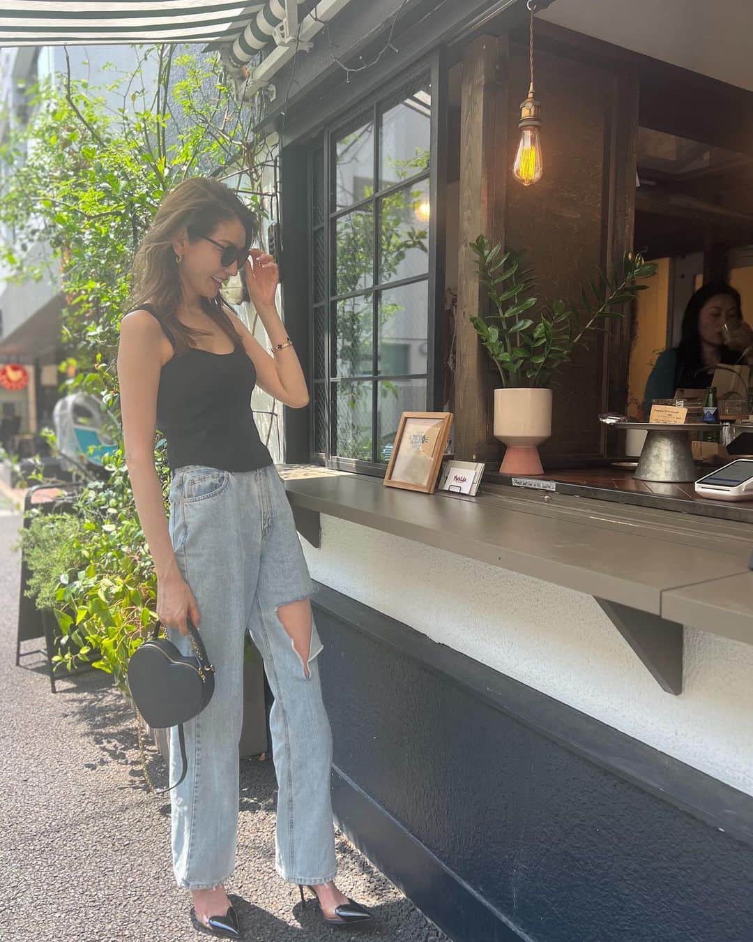 美香さんのインスタグラム写真 - (美香Instagram)「いつも立ち寄るコーヒーshopにて ☕️🍀  #酷暑🌈」7月18日 16時13分 - mikaofficial99