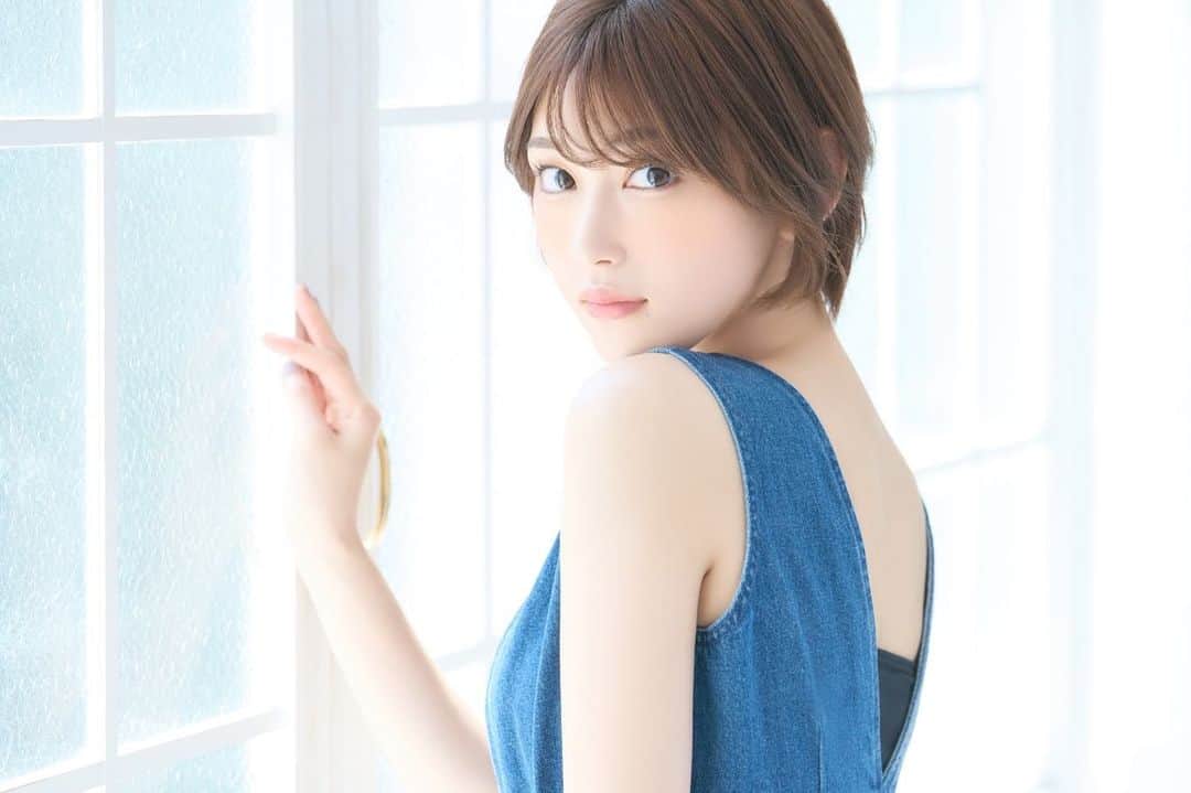 のインスタグラム：「. LuLINEさんの撮影🩵 夏っぽくデニムのお洋服にしたよ🍉 夏さいこおおおお」