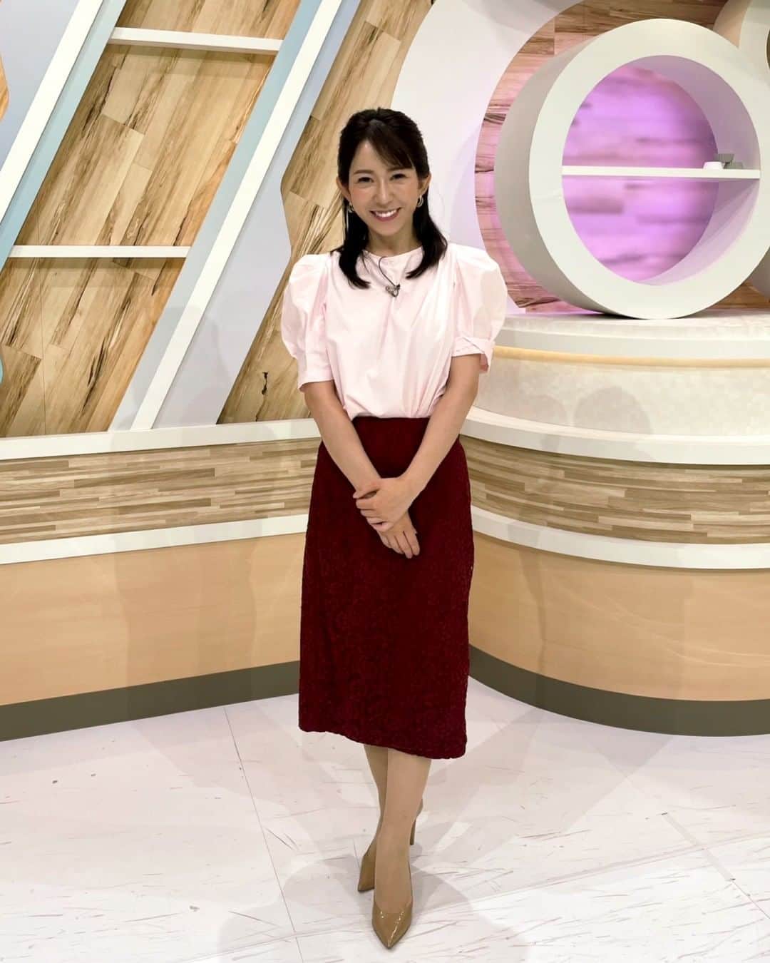 のインスタグラム：「👗 「News Park KSB」の衣装です。 衣装もチェックして見てくださいね☺  ୨୧┈┈┈┈┈┈┈┈┈┈┈┈┈┈┈┈┈┈୨୧ #松木梨菜（1～4枚目） 📷1枚目：MODE ROBE @mode_robe_official  #瀧川奈津希（5～7枚目） 📷5～7枚目：MODE ROBE @mode_robe_official  #野口真菜 （8・9枚目） 📷8・9枚目：MODE ROBE @mode_robe_official ୨୧┈┈┈┈┈┈┈┈┈┈┈┈┈┈┈┈┈┈୨୧  #KSB瀬戸内海放送 #KSB #アナウンサー #衣装 #コーディネート #fashion #MODEROBE」