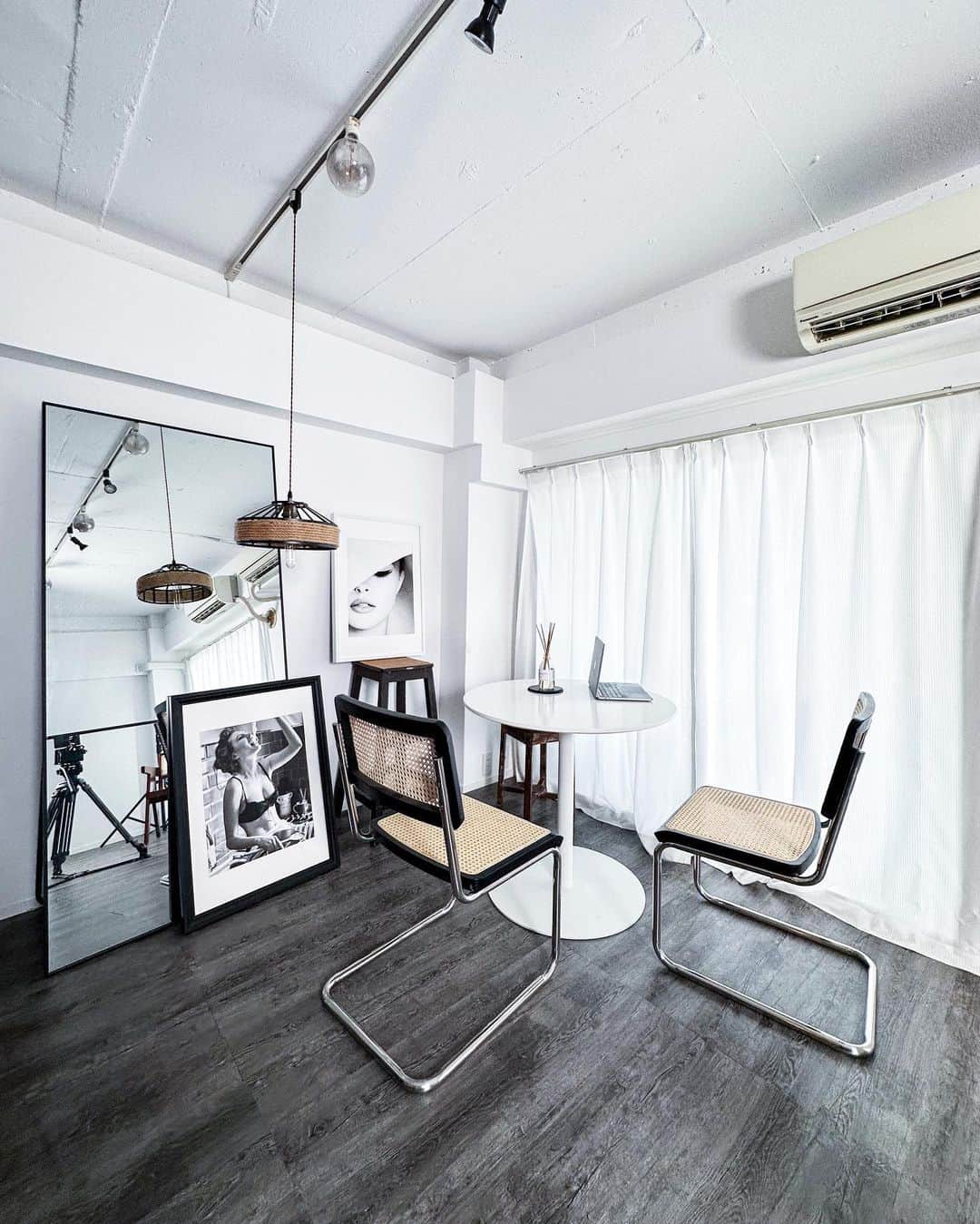 ロビンのインスタグラム：「Simple life, simple home シンプルな方が好き  #home」