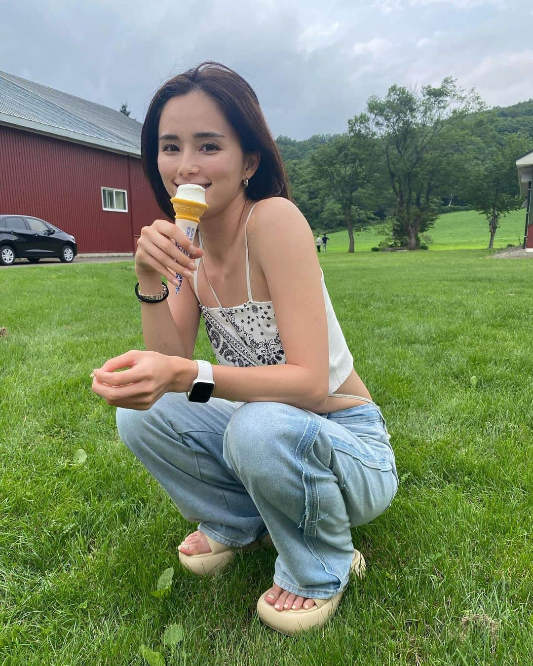 くるみさんのインスタグラム写真 - (くるみInstagram)「なんでもおいしい北海道🐟🐮🍦 このトップスはタイで400円で買いました⭕ インスタ見るとどこいるの？ってよく聞かれるけどリアルタイムで写真あげることほぼないからもう北海道にはいません笑笑😆」7月18日 16時40分 - kurumikahn