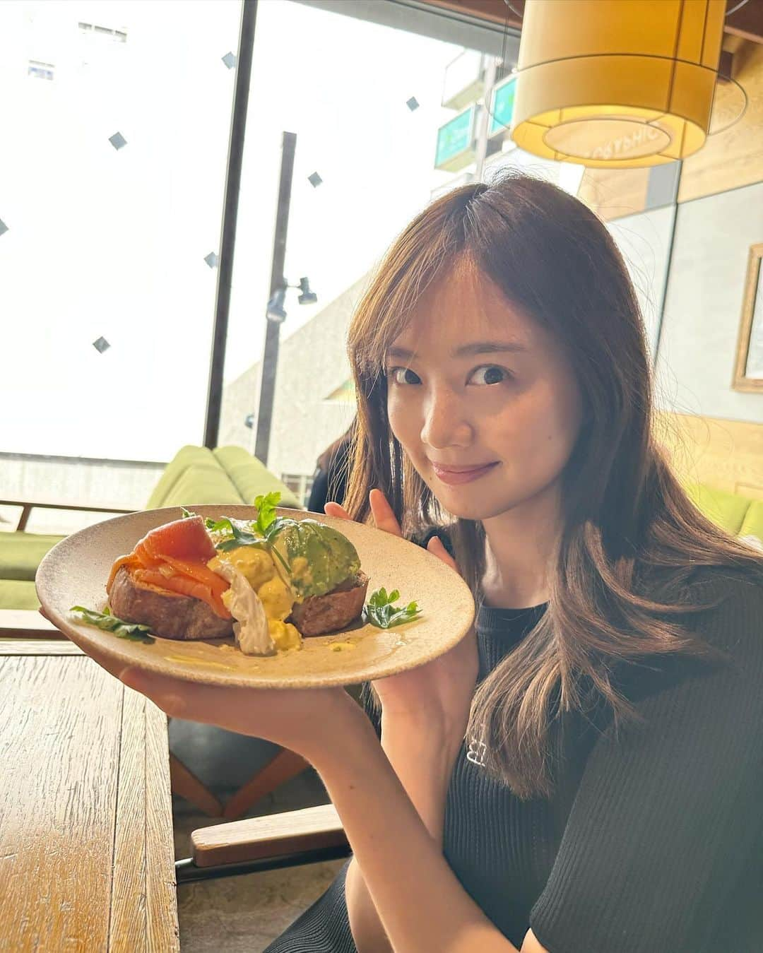 熊江琉唯さんのインスタグラム写真 - (熊江琉唯Instagram)「だいすきエッグベネディクト🥚  サーモンとアボカドも入っててたまらん🥑🥑  #良い顔してる #食べ物に目がない #アボカド #トースト #エッグベネディクト #branch #morning #ブランチ」7月18日 16時46分 - ruikumae