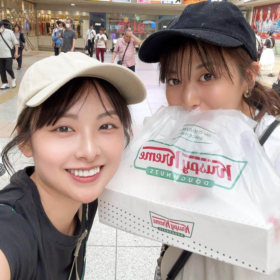 酒井蘭さんのインスタグラム写真 - (酒井蘭Instagram)「#親友 わたしの親友のMichelleとデート❤️  実は最近Michelleが起業しまして 神奈川県逗子市、葉山市にお住まいのママさん限定で タイ古式マッサージをやってます！  詳細 ↓ @pheuxkhunmae   らんらんの紹介と言っていただけたら 予約できますので是非逗子市、葉山市の人は Michelleのマッサージで癒されて❤️  ただママさん限定なので要注意❣️  逗子の海岸でも受けれるとか受けれないとか…😊 逗子に遊びに行く人も要チェックですよ🌈  親友に会うだけでなく、お互い子供なしで お酒を飲んで喋れる幸せを噛み締めて 明日からまたお仕事頑張ります🥺❤️  #逗子 #葉山 #タイ古式マッサージ #親友 #逗子海岸」7月18日 16時50分 - ransakai0313