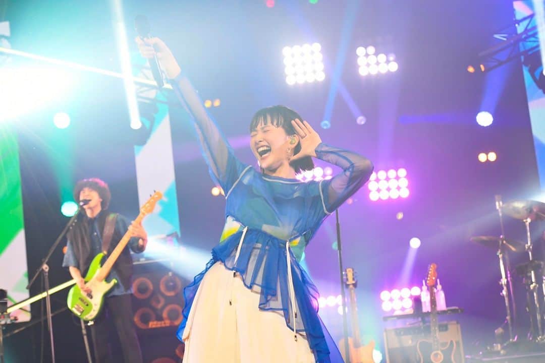 のインスタグラム：「. 🩷緑黄色社会「pink blue tour 2023」 LIVE SPECIAL💙  【放送日時】 7/20(木)20:00～22:00  【番組紹介】 緑黄色社会が5/17にNEWアルバム「pink blue」をリリース。 そのアルバムを引っ提げたホールツアー「pink blue tour 2023」が開催！ 今ツアーは5/20から東京・大阪・愛知ほか全国17都市20公演をまわる。  スペースシャワーTVでは6/15に行われた東京公演のライブの模様とその裏側を放送！ 緑黄色社会の魅力がたっぷり詰まったライブをお楽しみください👏  #緑黄色社会 #リョクシャカ #スペシャ」