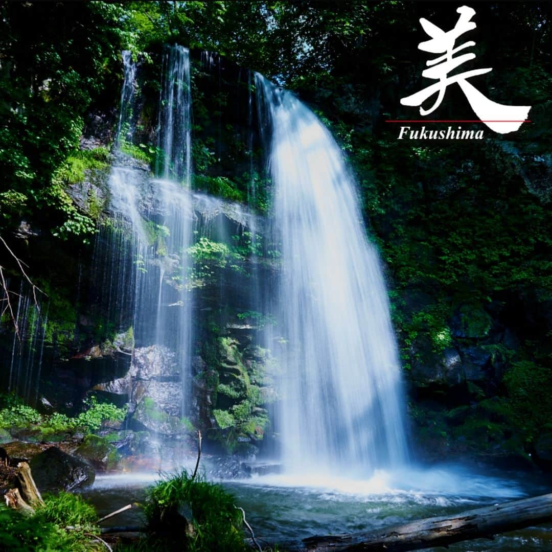 福島県さんのインスタグラム写真 - (福島県Instagram)「【東山大滝（会津若松市）】  東山大滝は東山温泉から県道を12kmほど南に進んだ場所にあります。水量が多く、滝つぼに近づくと水しぶきがミストのように降り注ぎ、マイナスイオンの風を感じることができます。滝の下方の岩からは、地下水が流れ落ちる様子も見ることができます。  今年の夏は見ごたえのある美しい滝を眺めながらゆっくり涼んでみませんか？  ※滝口付近は足元が滑ることがありますので十分にご注意ください。  #東山 #大滝 #会津若松市 #会津地方 #福島県 #aizuwakamatsucity #fukushima #RealizeFukushima #NotADreamFukushima #ひとつひとつ実現するふくしま」7月18日 17時00分 - realize_fukushima