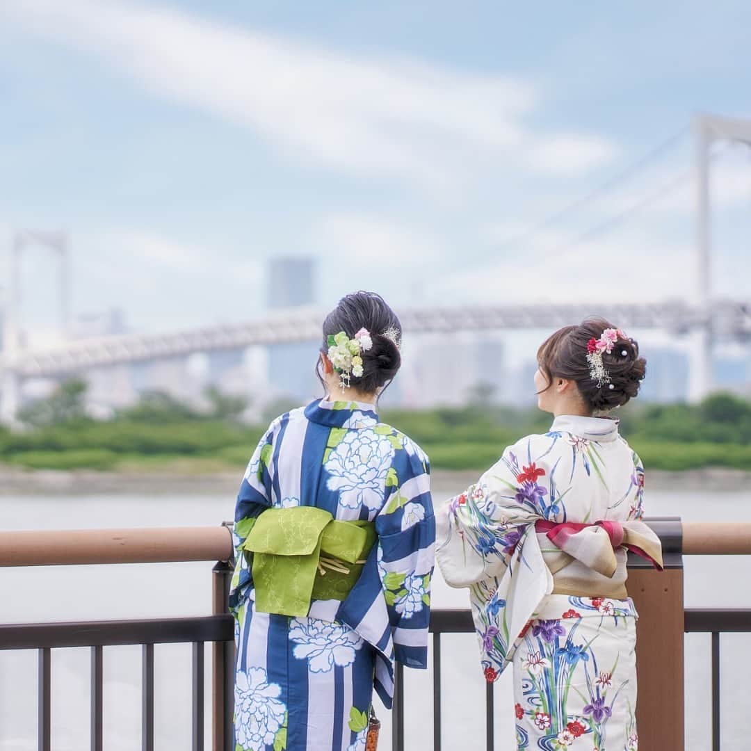 Hilton Tokyo Odaiba ヒルトン東京お台場さんのインスタグラム写真 - (Hilton Tokyo Odaiba ヒルトン東京お台場Instagram)「ヒルトン東京お台場では、夏の期間限定で『浴衣でぶらりODAIBA』パッケージをご提供しています👘  ホテル内に設置された「着物レンタルVASARA」の特設会場にてお好きな浴衣をお選びいただき、レストランでのお食事やアフタヌーンティー、ご宿泊をお楽しみください。  お食事をご堪能いただいたあとは、周辺施設で遊んたり、お台場散策をしたり…。今年は浴衣を着て、日本の夏を満喫しませんか？🎐  当日の浴衣着付け体験も承っておりますので、ご友人やカップル、ご家族とぜひお越しください🌻  ▶詳細は、@hilton_tokyo_odaiba のプロフィール欄よりご確認いただけます。   #ヒルトン東京お台場 #hiltontokyoodaiba」7月18日 17時01分 - hilton_tokyo_odaiba
