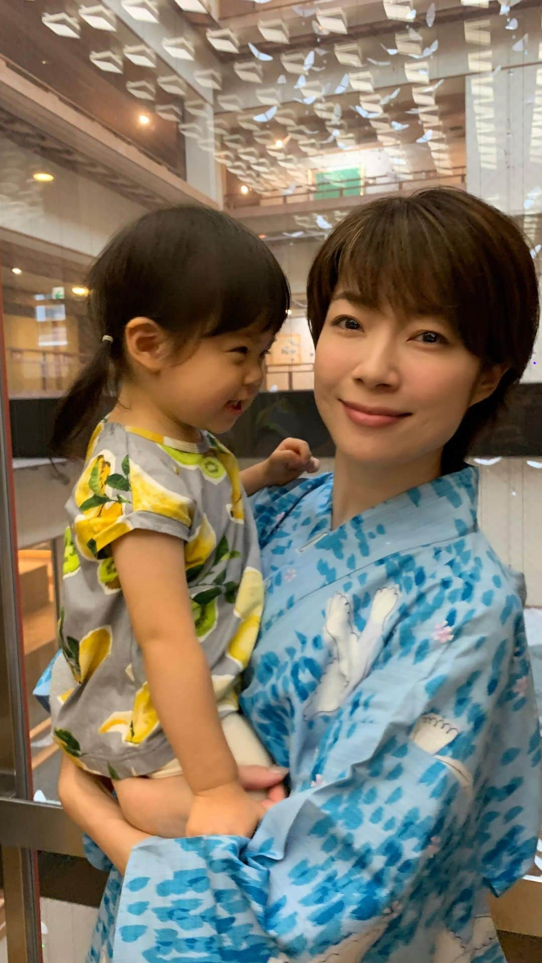 桐島瑞希のインスタグラム：「２歳児との群馬旅行、なかなか楽しめました！ イヤイヤでうんざりする瞬間が何度もあったけど(笑)、それ以上に喜んでるシーンも沢山あったので、結果オーライってことで！  #群馬サファリパーク  #富岡製糸場  #群馬県立自然史博物館  #群馬めんたいパーク」