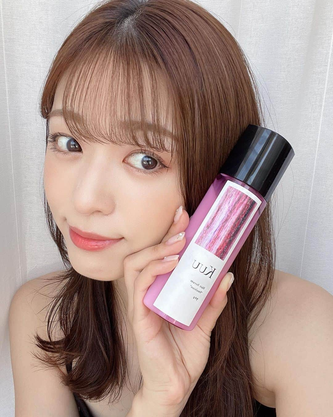 長谷川愛のインスタグラム：「またまたKuuシリーズ使ってみました!! 今回はヘアクリームです。  最近は日差しも強くなり、髪の毛がさらに傷みやすくなってきました。なので、より髪に水分を与えるためクリームを使ってみたのですが、めちゃくちゃ良いです☺️  Kuuシリーズは原料に水を配合していないですし、コラーゲンたっぷりなので髪が保湿される感じがしっかりとしてハリやコシが出た気がします。  たまにオイルにしてみたり、毎日気分で変えてみるのも良さそうですね!!髪質で自分の見え方が変わったりもするので、しっかりヘアケアを続けながら、夏に向けて美を高めたいと思います。ぜひ皆さんもチェックしてみてください♡ #kuu #kuuaquafreeseies #濃密美容液 #supported #美容液ヘアクリーム @kuu_shop_official」