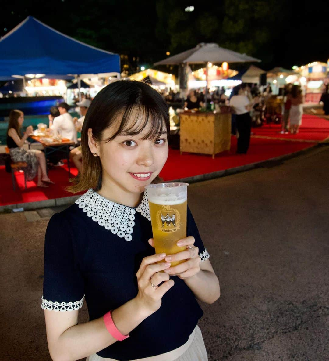 横山キラさんのインスタグラム写真 - (横山キラInstagram)「先日、オクトーバーフェストに行ってきました！🍻  マンゴーが入った500mlのビールを飲んでみました✨️ マンゴーが入ったビール珍しいですが、意外と相性もよく、たまにはフルーツ入りもありだと思いました！  他にも、5種類のドイツビールの飲み比べをしました。ピルスナーがお気に入りです🍺🤗  美味しいドイツ料理も堪能し、最高の気分でした🇩🇪♡  次は芝公園で9月に開催されるそうです！  1,2枚目 photo by:  @camba_erina さん たまたまその場で声をかけて頂き、素敵なお写真を撮って頂きました！ありがとうございます😊  3,4枚目 photo by: 会社の同期ちゃん🫶   #オクトーバーフェスト  #オクトーバーフェスト日比谷  #オクトーバーフェスト2023  #オクフェス20周年  #ビール女子  #ビール🍻  #ドイツビール  #日比谷公園  #日比谷グルメ  #ビールフェス  #ビール飲み比べ #pr」7月18日 17時22分 - kira_yokoyama_