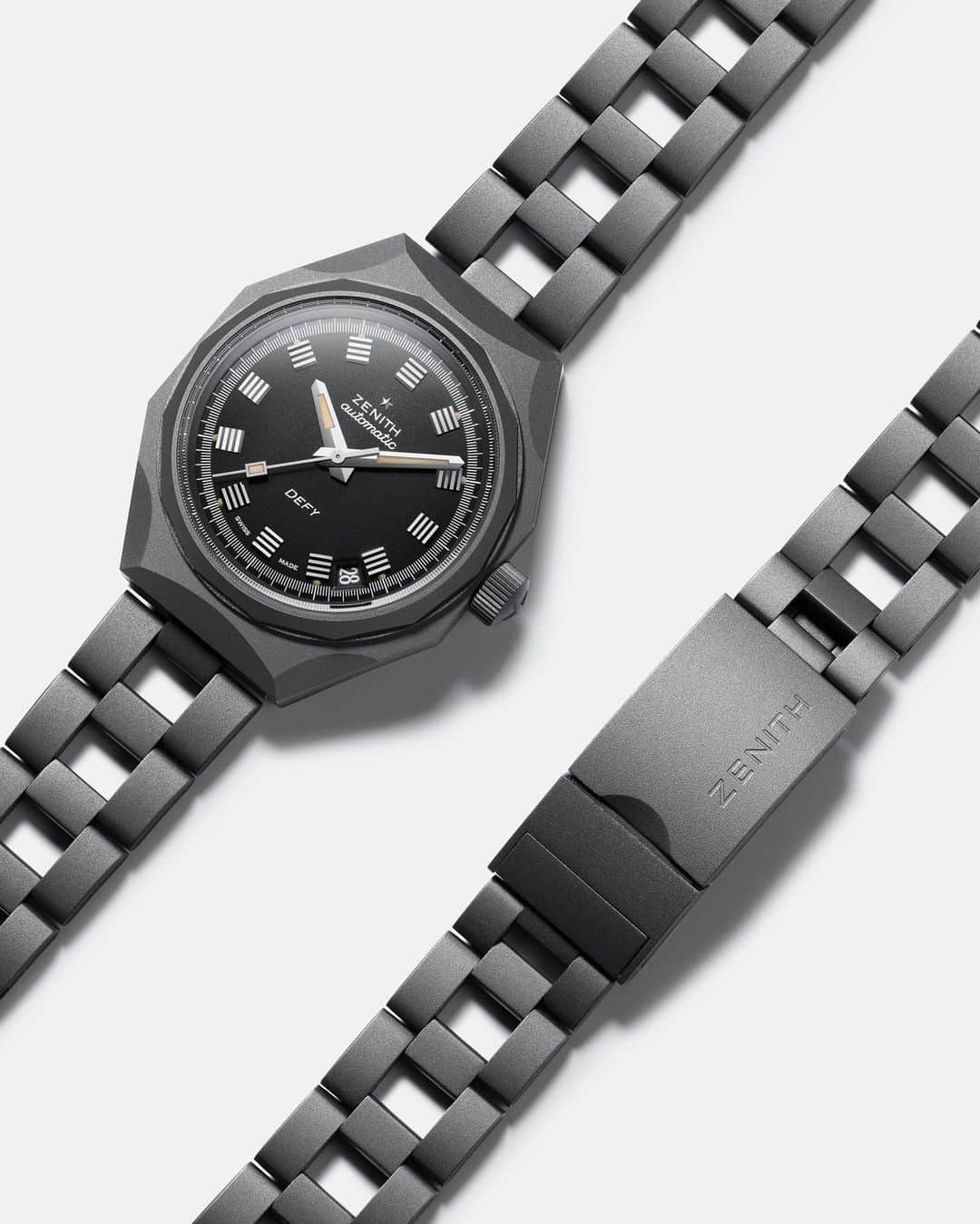 ゼニスのインスタグラム：「#DefyRevival: So paradoxical yet so coherent. While the earliest DEFY line of wristwatches from 1969 featured striking dial colours, the DEFY Revival Shadow’s dial is painted in matte black for a muted and distinctly vintage look.」