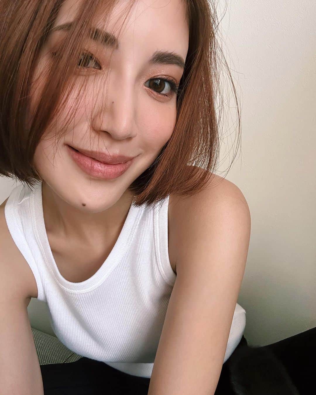 藤井夏恋さんのインスタグラム写真 - (藤井夏恋Instagram)「暑いね☀️💦 熱中症気をつけようね。🥹  そして、27歳初カラコン〜。 プロデュースさせていただいたカラコン🤭 愛用して下さってる方が沢山いて嬉しい！ この夏も一緒に楽しみましょうね♥️  カラーは３種類あるけど、アーモンドブロンズ 今の気分かな🌹 @angeleyes.official」7月18日 17時58分 - fujiikaren_official