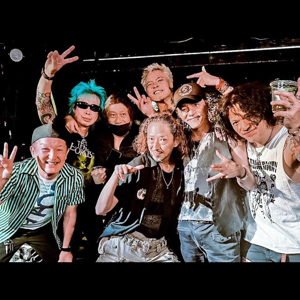 THE STREET BEATS（ザ・ストリート・ビーツ）のインスタグラム：「. ■「OKIソロ弾き語りTOUR｜唄旅ROCKS 2023夏の陣」名古屋・松阪2DAYSはド熱さ満開!!心に残る最高の熱い旅でした!!今週末はいよいよラストの京都・大阪!!オキ、エンリケ、ヨシヤに加えキャプテンフック清野セイジが参戦!!前売予約受付中!!本物のロッカー達の熱い生き様がささりまくる唄旅ROCKSを見逃すな!!  ★OKIソロ弾き語りTOUR｜唄旅ROCKS 2023夏の陣★ 7/22(土)京都 音まかす 7/23(日)大阪 Bright Moon OKI (THE STREET BEATS) エンリケ(THE STREET BEATS) YOSHIYAxxx(RADIOTS) 清野セイジ(Captain Hook) 全公演｜開場 18:00｜開演 18:30 前売￥4000チケット予約受付中｜当日￥4500｜＋別途ドリンク代 PG発売はありません。メール予約をご利用下さい NEOVISIONメール予約 mail@thestreetbeats.com ご氏名・電話番号・公演日・枚数を明記しメールでご予約下さい ☆7.15名古屋配信中(7.29まで) 各公演詳細、チケット予約URL、配信URLはHPで!  ■夏の恒例ライブ「BEATSMANIA 2023」開催決定!!更に2023年秋冬ツアー開催も決定!!デビュー35周年!!BASSエンリケ正式加入で更にパワーUP!夏のスペシャルライブ[BEATSMANIA]で心を熱く奮わせろ!!チケットはローチケ,e+等で発売中!!ビートボックス会員の皆様には6.7発送済の会報VOL.141にてFC優先チケット受付中!!  ★BEATSMANIA 2023★ 8.19(土)東京 新宿LOFT *配信あり 8.26(土)広島 SECOND CRUTCH 8.27(日)福岡 DRUM SON 9.02(土)名古屋 RAD SEVEN *配信あり 9.03(日)大阪 Music Club JANUS 全公演｜開場18:30｜開演19:00 前売￥4500発売中｜当日￥5000｜配信￥3000 ローチケ、イープラス、配信URLはHPで!!  【速報!!】2023年秋冬ツアー開催決定!! ★DEBUT 35 YEARS HISTORY TOUR 2023★ 10.21(土)横浜 BAYSIS ＊配信あり 10.22(日)千葉 LOOK 10.28(土)姫路 Beta ＊配信あり 10.29(日)京都 MUSE 11.04(土)仙台 CLUB JUNK BOX 11.05(日)盛岡 GLOBE 11.11(土)豊橋 club KNOT ＊配信あり 11.12(日)神戸 太陽と虎 11.23(木祝)広島 SECOND CRUTCH 11.25(土)福岡 DRUM SON 12.02(土)名古屋 RAD SEVEN ＊配信あり 12.03(日)大阪 Music Club JANUS ★デビュー35周年YEAR FINAL★ 12.10(日)東京 新宿LOFT ＊配信あり *各公演詳細は後日発表!!  ■ライブ会場＆通販にて2023ビーツNEWグッズ販売中! 商品代金合計1万円以上ご購入の方にお客様の宛名入りで「メンバー直筆サイン色紙」をプレゼント。通販は「1回の払込票1枚で通販1万円以上ご購入」のお客様が対象となります。お間違いのないようお申込み下さい。詳しくはオフィシャルサイトで!!  ★NEW[THANKS FIESTA]Tシャツ　￥3500 （Sのみ） ★NEW[THANKS FIESTA] ステージタオル　￥3000（40㎝×110㎝） ＊他の商品はオフィシャルサイトの通信販売ページをご覧下さい  【NEOVISION通販のご案内】 ■【郵便振替】にてお申し込みください ■【口座番号/00180-8-655394】 ■【口座名/NEOVISION】 ■返送手数料は商品1点￥500、2点以上は￥1000です ■価格は全て税込です  #thestreetbeats #ストリートビーツ #エンリケ #エンリケ正式加入 #唄旅rocks」