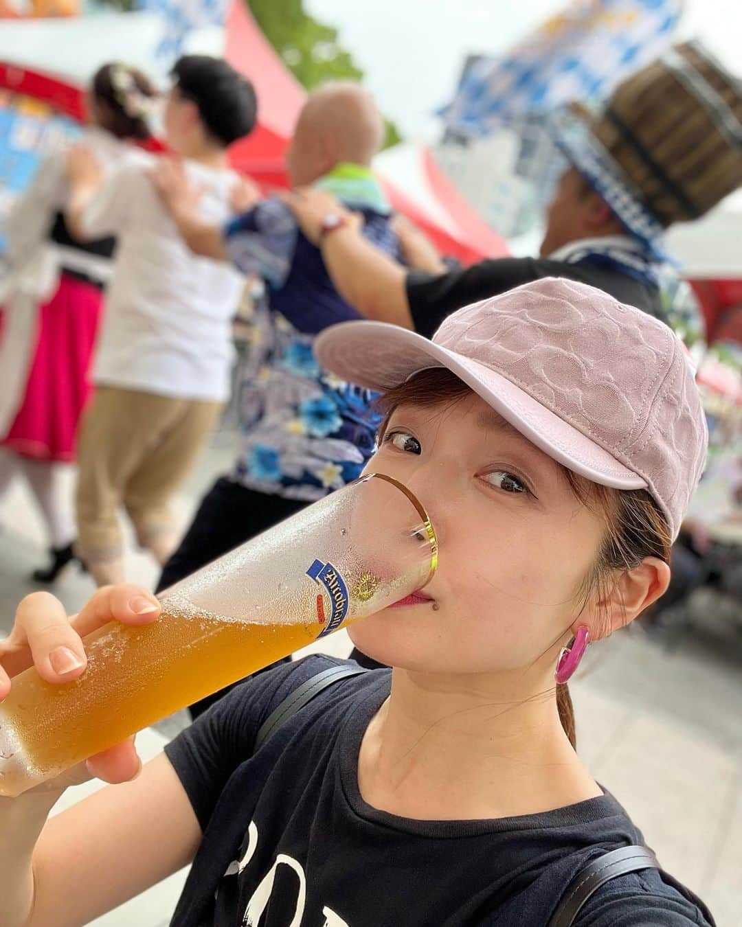 市野瀬瞳さんのインスタグラム写真 - (市野瀬瞳Instagram)「ナゴヤオクトーバーフェスト🍻 やっと行けたよーーー😭🙌✨ ひとりでcheersして飲んでたけど笑、周りのみなさんのハッピーな表情が最高すぎて私までなんかシアワセな気持ちになりました🫧 7月23日(日)まで久屋大通公園でやってます🌻 ・ #オクトーバーフェスト  #オクトーバーフェスト名古屋  #オクトーバーフェスト2023 #肩に手を乗せて #陽気なダンス #実は私もまじりたかったw  #市野瀬瞳」7月18日 18時12分 - hitomi_ichinose1225