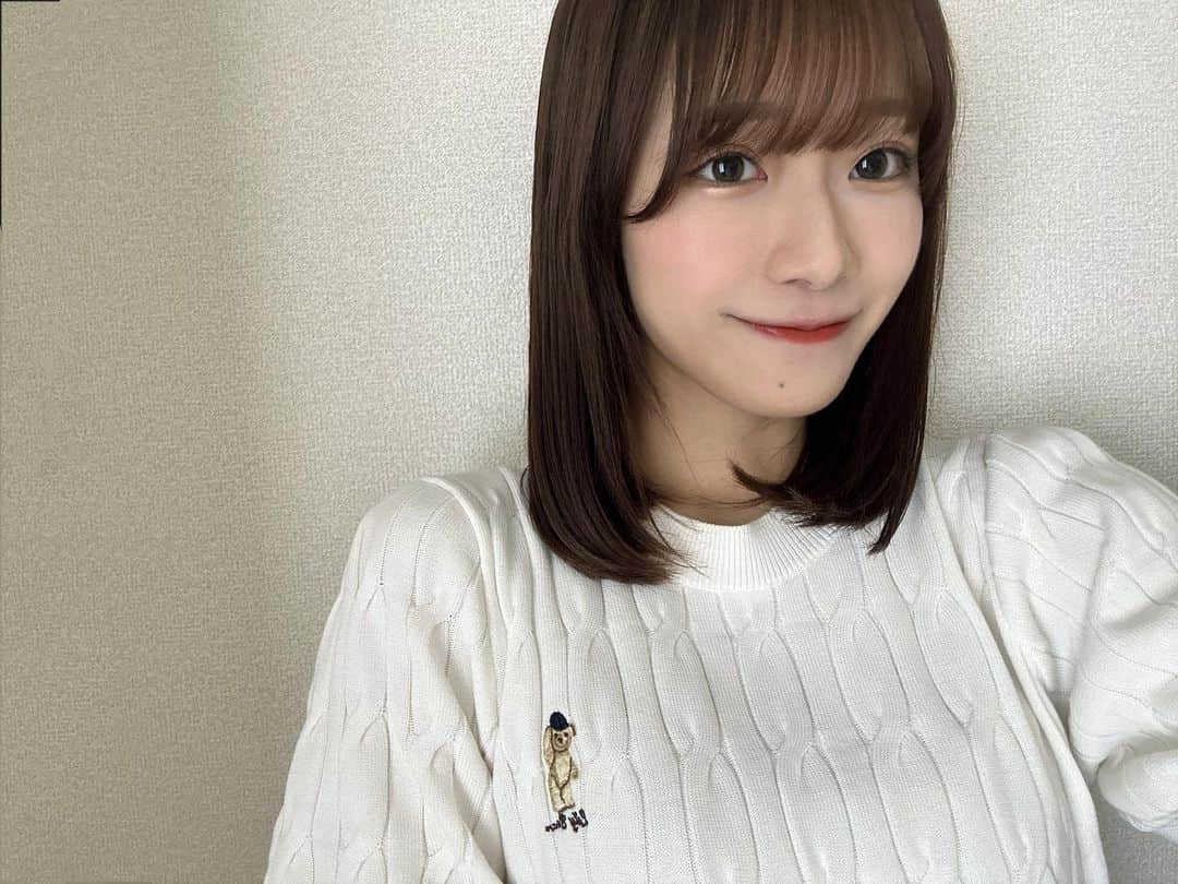 松本美紅のインスタグラム：「サッカー見に行ったときのお洋服🧸 めちゃくちゃ暑かったけど可愛いから着ちゃいました(笑)  カラコン: @topards_official のクリスタルブルーム🌙 やっぱ私はこういうナチュ盛れが好き🥹  #カラコン #カラコンレポ #モアコン #モアコンタクト #トパーズ #指原莉乃 #指原カラコン #さっしーカラコン #クリスタルブルーム #ワンデーカラコン #おすすめカラコン #透明感カラコン #新作カラコン #カラコン着画 #pr」