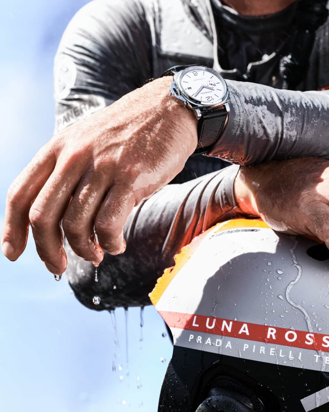 オフィチーネ パネライさんのインスタグラム写真 - (オフィチーネ パネライInstagram)「A tribute to the enduring partnership of Panerai and Luna Rossa.  The new Luminor Due Luna Rossa #PAM1381 is the cutting-edge timepiece of today’s heroes.   Link in Bio.  #Panerai #Luminor #PaneraiLuminor #PaneraiWatch #LunaRossa #AmericasCup #LunaRossaPradaPirelli」7月18日 18時30分 - panerai