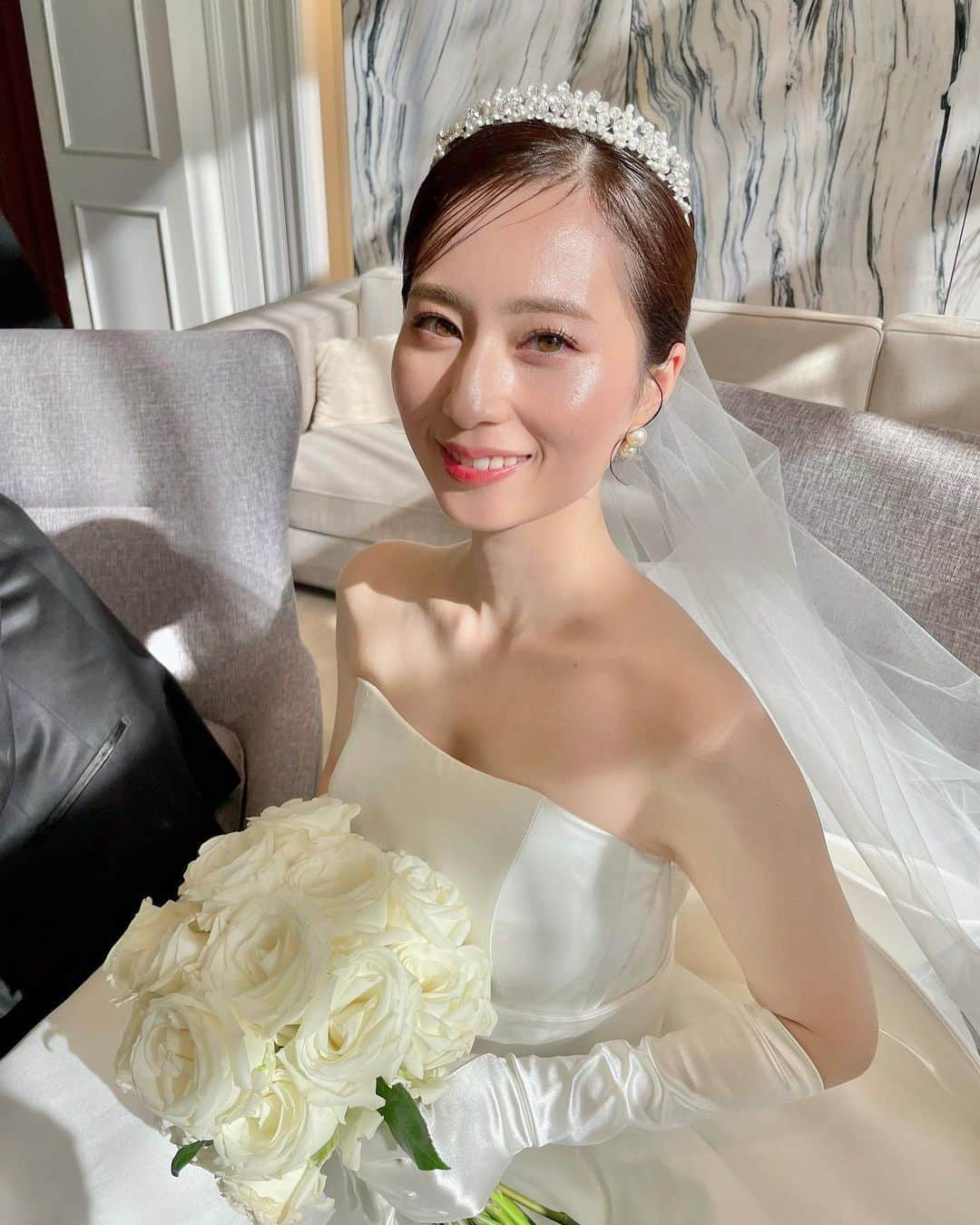 色紙千尋さんのインスタグラム写真 - (色紙千尋Instagram)「昨日は妹の結婚式でした🕊 それはもうとても感慨深いものでした…！  息子がリングボーイを無事にやり遂げられたことにホッとしたり、 中座でエスコートできたり、素敵な友達に囲まれている妹夫婦をみて、色々な思いが溢れてきました。  とにかく、これからも末永く、姉妹仲良く助け合っていきましょう🤝 心から、おめでとう🤍」7月18日 18時23分 - shikishi_chihiro