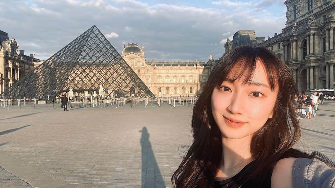 のインスタグラム：「I’m coming to France for the first time now!!!🇫🇷」