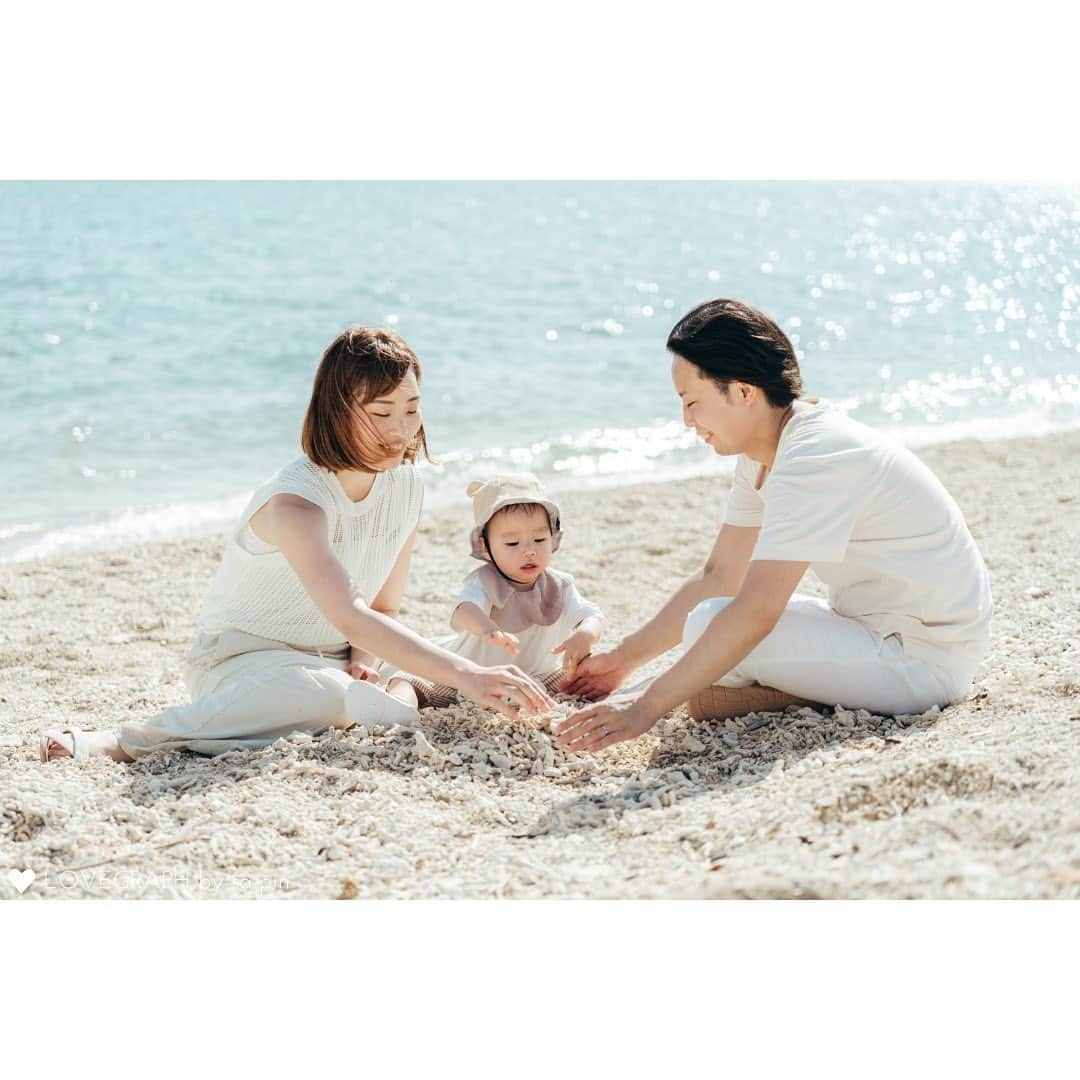 Lovegraph_Kids ラブグラフキッズさんのインスタグラム写真 - (Lovegraph_Kids ラブグラフキッズInstagram)「キラキラな沖縄フォトのお届けです👨‍👩‍👧🏝️ ㅤㅤㅤ 旅行先での思い出撮影のご依頼増えております☺️👏🏻全国で撮影ご予約受付中🌺 ㅤㅤㅤ ୨୧┈┈┈┈୨୧ ㅤㅤㅤ Lovegraphは出張撮影サービスです📸お誕生日や七五三、日常フォトなどさまざまなシーンをプロのカメラマンが撮影いたします☺️ ㅤㅤㅤ 撮影プランや料金詳細は @lovegraph_kids のプロフィールURLをご確認ください🌼 ㅤㅤㅤ ୨୧┈┈┈┈୨୧ ㅤㅤㅤ #ラブグラフ #Lovegraph #幸せな瞬間をもっと世界に #出張カメラマン #子どものいる暮らし #ロケーションフォト #誕生日フォト #出張カメラマン #子連れ旅行」7月18日 21時55分 - lovegraph_kids