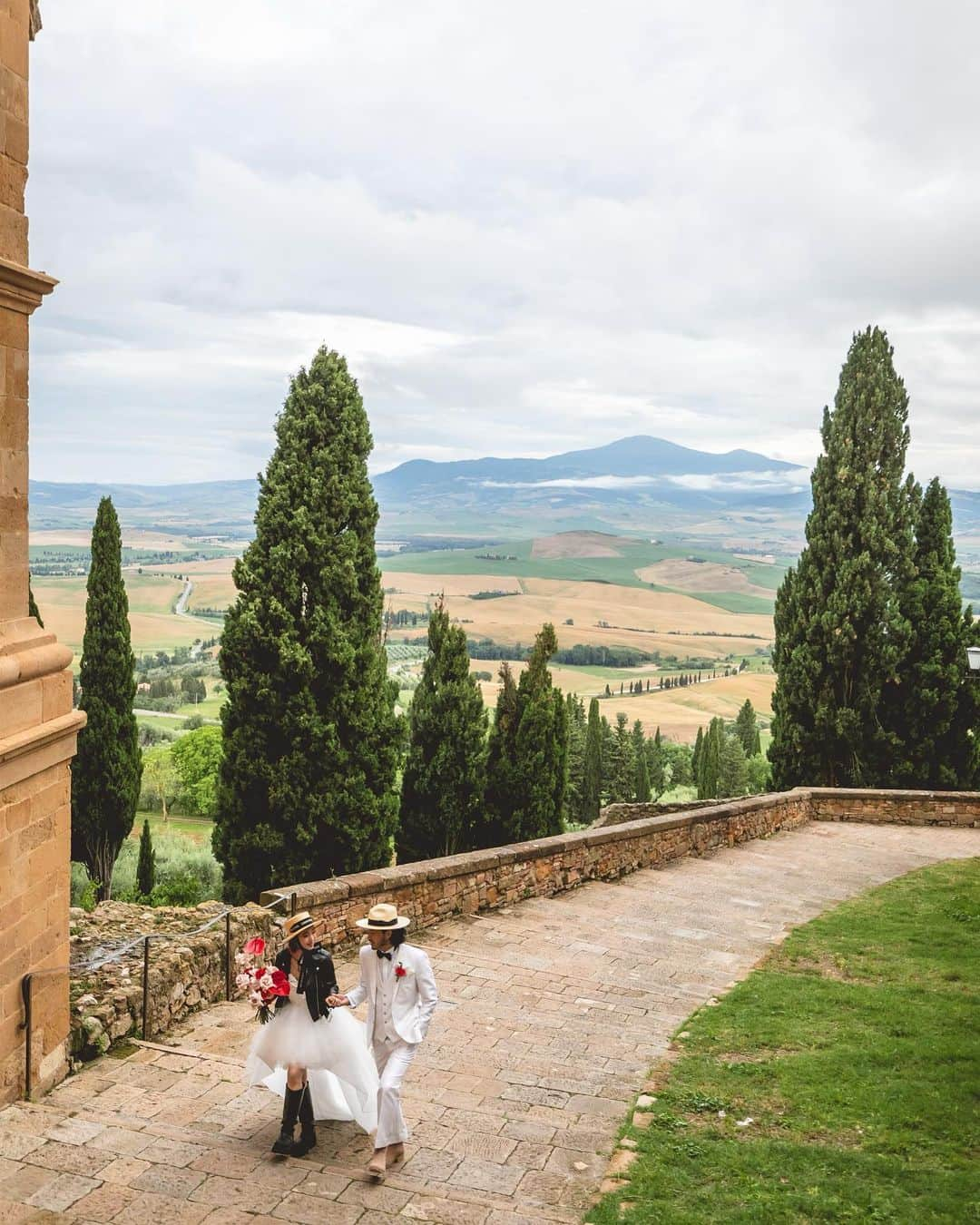 AMIさんのインスタグラム写真 - (AMIInstagram)「Firenze Wedding photo🤍 全部の瞬間が宝物💎  produce by  @espousal_wedding_event　 @watabewedding Photo by @laviefactory  #ワタベウェディング  #watabewedding #ESPOUSAL  #エスポーザル #laviefactory #ラヴィファクトリ」7月18日 20時00分 - amixxamiaya