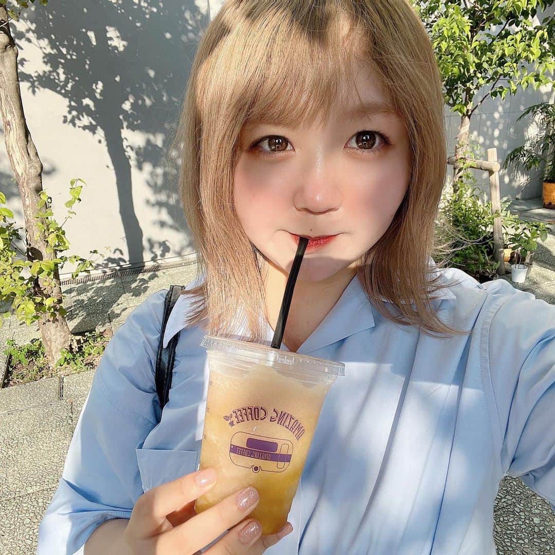 のインスタグラム：「数年ぶりのアメコ🫶💭 フルーツティーシャリシャリのマンゴー味美味しかった！ ウパがかくれんぼ始めたので探してね(?) 答えの写真がエモウパです🌻(?) . #amazingcoffee#アメコ#中目黒#中目黒駅#中目黒カフェ#ldh #selfie#ootd#데일리#좋아요#셀카#셀스타그램#셀피」