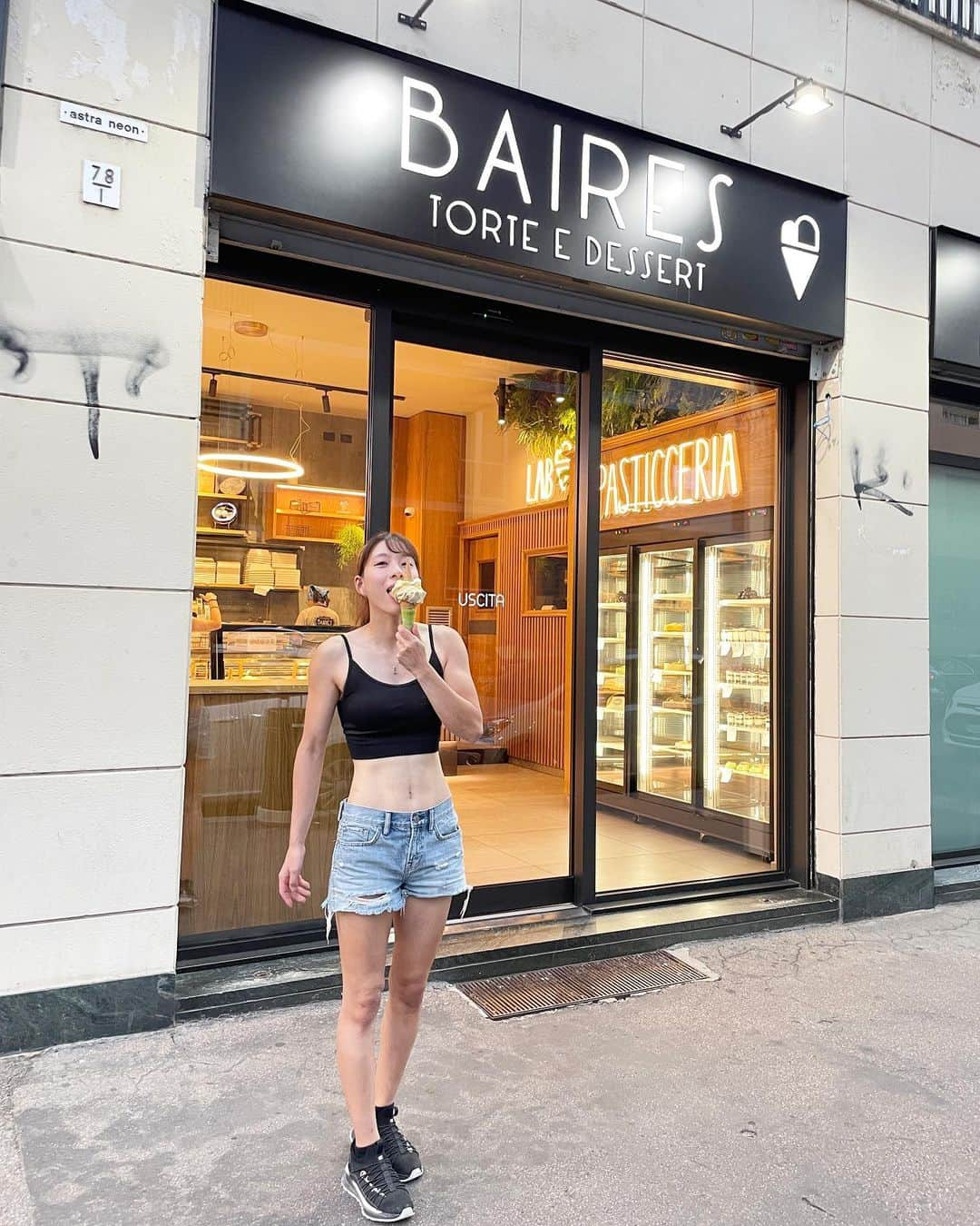 大田理裟さんのインスタグラム写真 - (大田理裟Instagram)「gelato time🍦🩷  #gelato #icecream #torino #italia #summer #トリノ #イタリア #ジェラート @champion_japan #championjp」7月18日 18時55分 - ota_risa