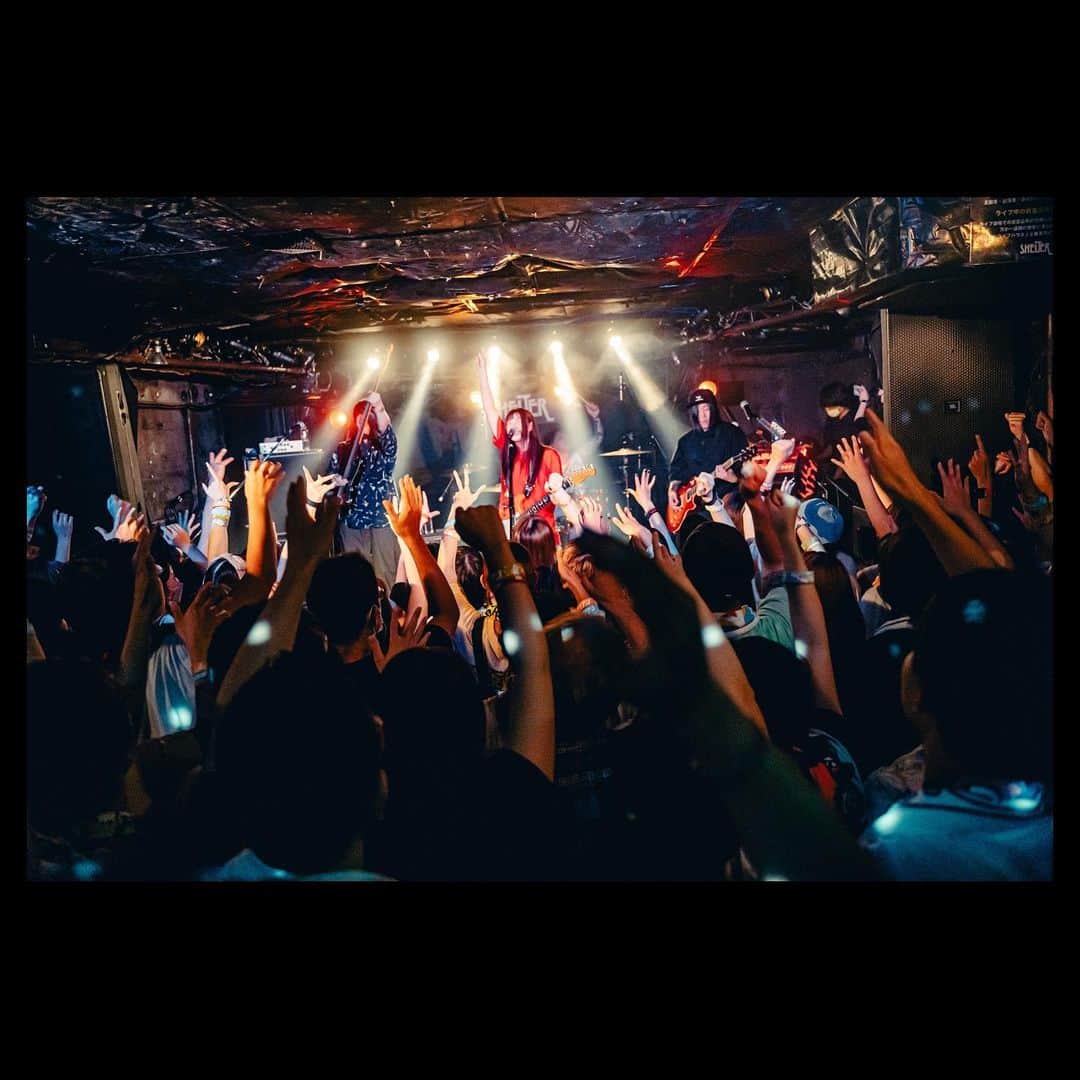 MOSHIMOのインスタグラム：「. 2023.07.17 「魂のスピリットスプリットツアー」 下北沢 SHELTER  w / 超能力戦士ドリアン  photo by @teru_ttm」