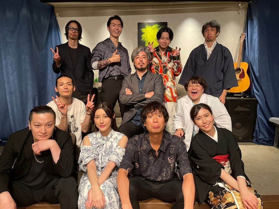 森沢かなのインスタグラム：「『春、揺らぐ、 勿忘草』 無事に12公演終了しました！  毎日たくさんの笑い声ありがとうございました！ 怒涛の110分×1日3公演… 終演後、次の開場までは30分もない…笑 毎日がバタバタすぎてあっという間の4日間でしたっ  仲良くしてくれてるお友達や女優のお友達も たくさん観にきてくれてありがとう☺️  約2年前に初めて舞台に立ったπTokyoに久しぶりに 立つことができていろいろ思い出しました。  パワーアップした姿見せることができたかはわからないけど、 ずっと観てきたこの作品に携われて幸せでした🍀  お芝居ってむずかしいけどたのしいっ！」