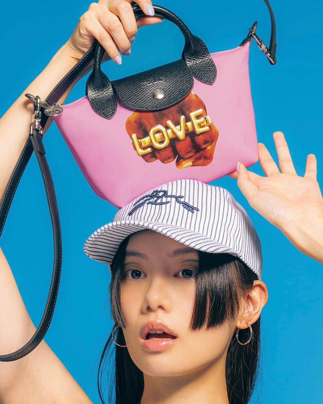 泉はるさんのインスタグラム写真 - (泉はるInstagram)「🛍️ Longchamp(@longchamp) ToiletPaper(@toiletpapermagazineofficial)  ロンシャンがイタリア生まれのアート誌 『トイレットペーパー』とのコラボ「ル プリアージュ®」 を7/18にグローバルローンチ。  シュールなポップアートとロンシャンのバッグが意外な 組み合わせだけど遊び心があって可愛い💕  @fashionsnapcom  #LongchampxToiletPaper #PopRevolution #LongchampFW23 #longchamp  #toiletpaper  #ロンシャン」7月18日 18時52分 - haruppp717