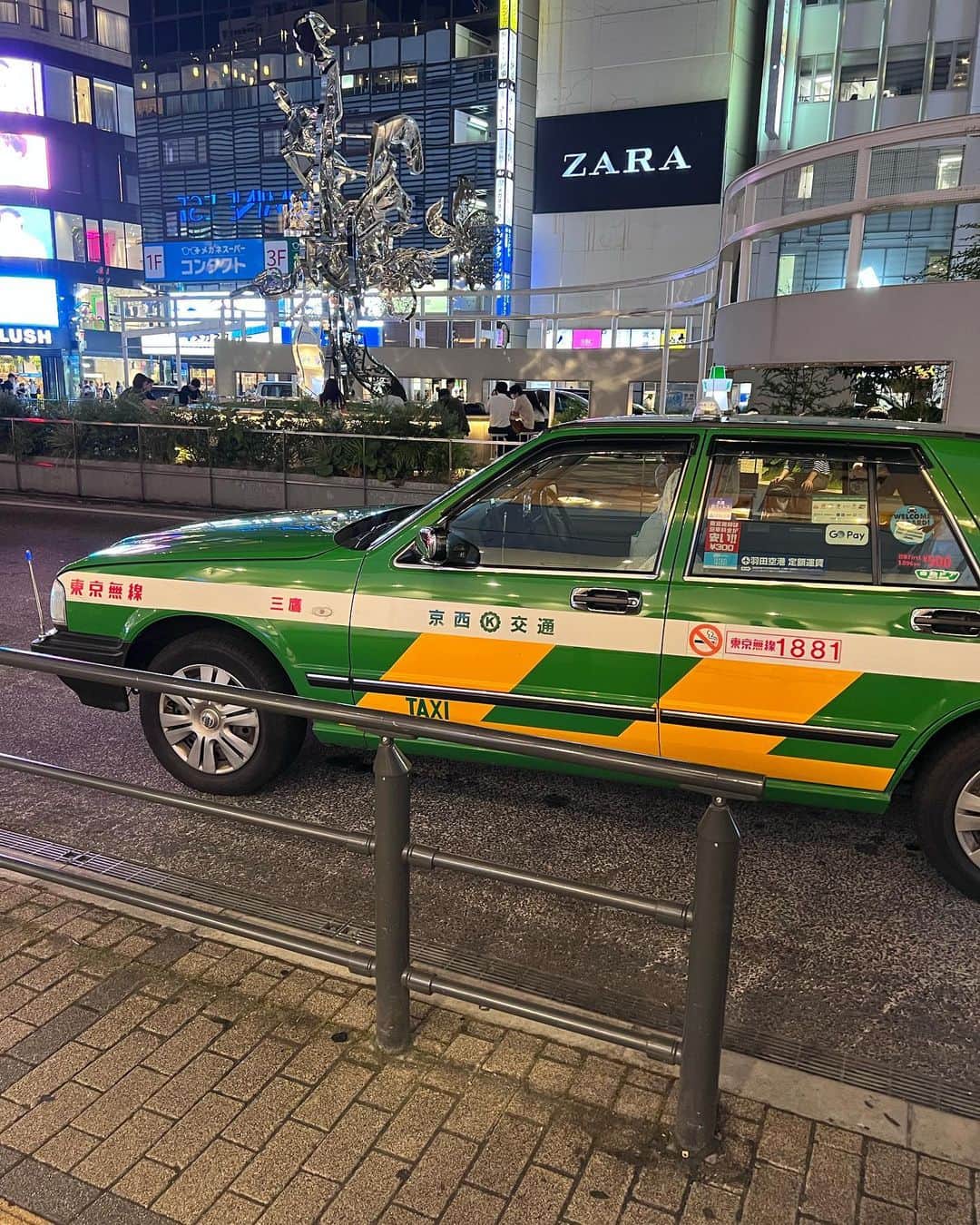 キム・ドヒさんのインスタグラム写真 - (キム・ドヒInstagram)「- 신주쿠역에서 제일 가까운 호텔이라 잡았는데 가부키초 한가운데였다 어쩐지 분위기가 뭔가 이상하더라니🤣」7月18日 18時54分 - dohya_kh