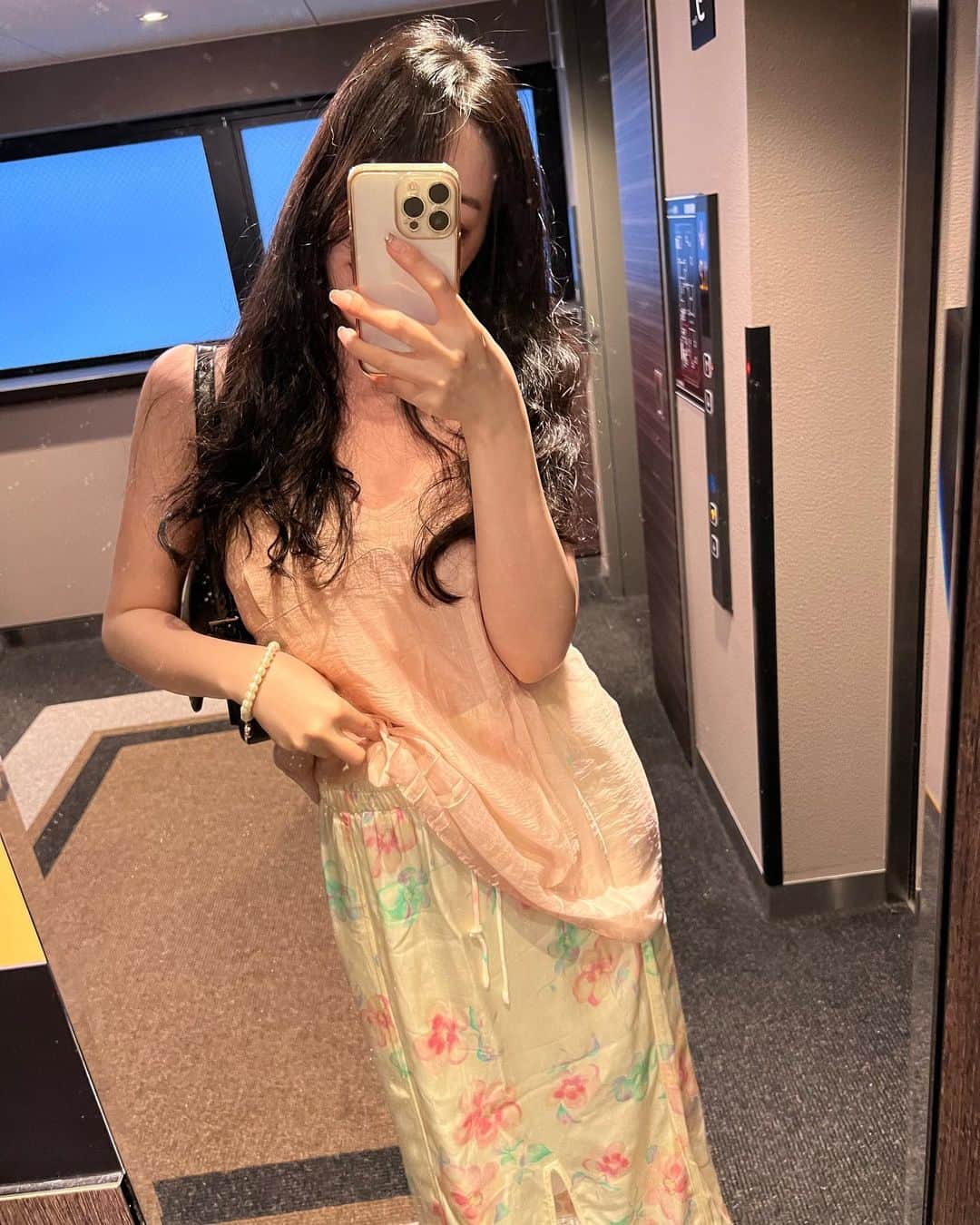 キム・ドヒさんのインスタグラム写真 - (キム・ドヒInstagram)「- 신주쿠역에서 제일 가까운 호텔이라 잡았는데 가부키초 한가운데였다 어쩐지 분위기가 뭔가 이상하더라니🤣」7月18日 18時54分 - dohya_kh