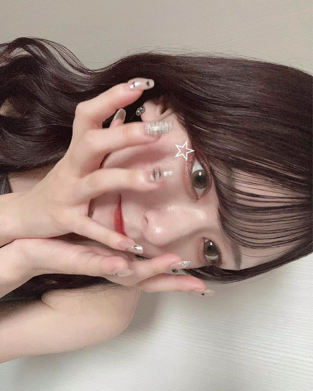 紗彩さんのインスタグラム写真 - (紗彩Instagram)「前回好評だったミリモアのカラコンを使った #清楚メイク ﾐ・◦・ﾐ🎀  色味は、じらしてショコラ👁♡  黒っぽカラコンが1番メイクに合わせやすいしナチュ盛れ🖤  ちゃっかり私の度数公開、、笑笑  .  #ホテラバ#ホテルラバーズ#ミリモア#じらしてショコラ #カラコン#カラコンレポ#カラコンレビュー #カラコン着画 #ナチュラル #清楚 #ナチュラルメイク#メイク#コスメ#メイク動画 #アイメイク#カラコン通販 #fff#lfl#likesforlike #いいね返し#ピンクメイク」7月18日 19時00分 - _saya_523