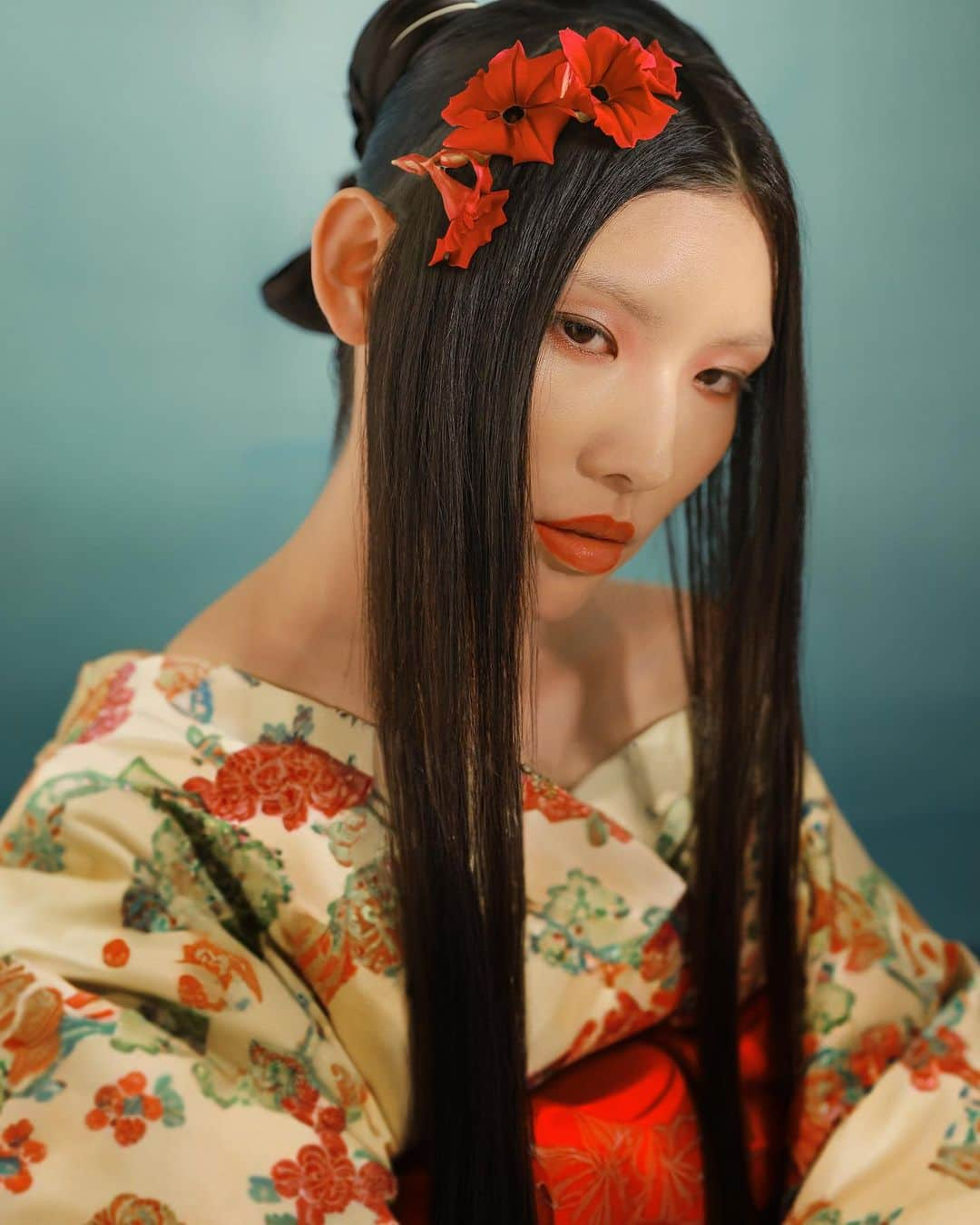 i_am_happpyさんのインスタグラム写真 - (i_am_happpyInstagram)「.  👘🌺❤️‍🔥🪭💫  Art direction & photography  @kiska_chan  Hair @_blessing_makeup_  Makeup @sparkle.image .」7月18日 19時02分 - i_am_happpy