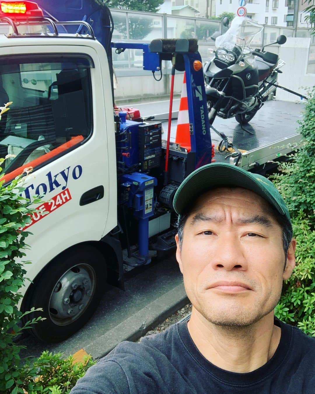 平山祐介のインスタグラム：「🏍️ あ、モンゴルロケは終了して既に東京なう からの、帰国早々愛車不調により暫しの別れ🥲 大事ではない…はず #BMWR1200GS #ADVENTURE  #bike #motorcycle #motorrad  #yusukehirayama #平山祐介」