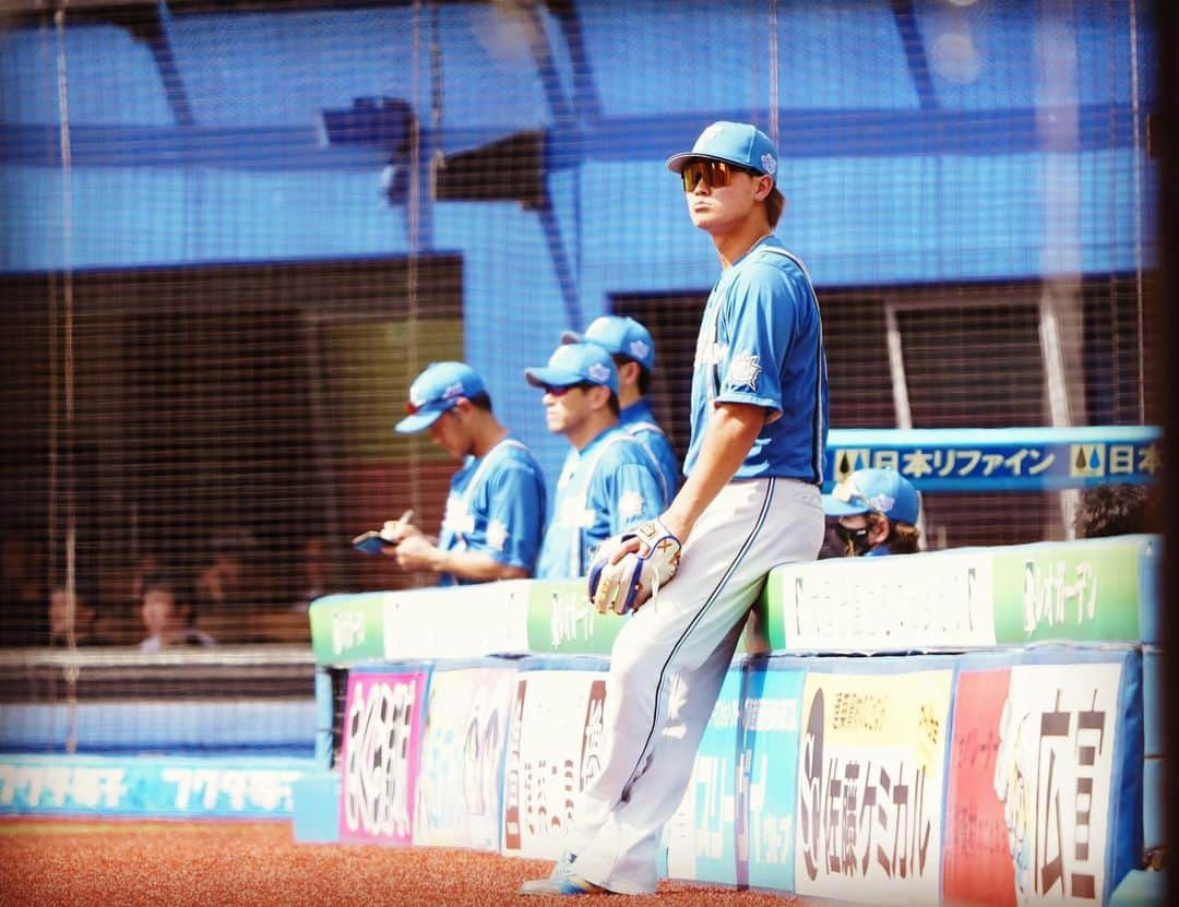 郡拓也のインスタグラム：「前半戦終了しました⚾️ いつも熱い熱い声援ありがとうございます🔥 また上がれるようやっていきます✋ 夏の暑さには負けないよって話。🔥  後半戦もよろしくお願いします😎  #lovefighters #北海道日本ハムファイターズ」