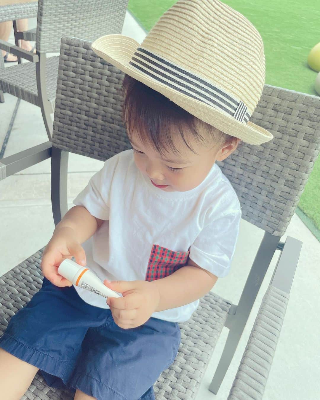 Kozue Kawabeさんのインスタグラム写真 - (Kozue KawabeInstagram)「@mishiilist  暑さに負けずお外遊び大好きな息子。お肌に優しい日焼け止めに出会えました♡ベタつかないしすごく塗りやすい！！可愛いパッケージもお気に入り。無添加で安心して使えます。 . . . .  #子供日焼け止め #日焼け止め #uvケア #ベビー日焼け止め #日焼け対策 #無添加 #無添加生活 #子育て悩み #新米ママ #新米ママと繋がりたい  #お外遊び #庭遊び #1歳 #2歳 #ママライフ #子育て日記 #子育てグッズ」7月18日 19時22分 - miyaco8