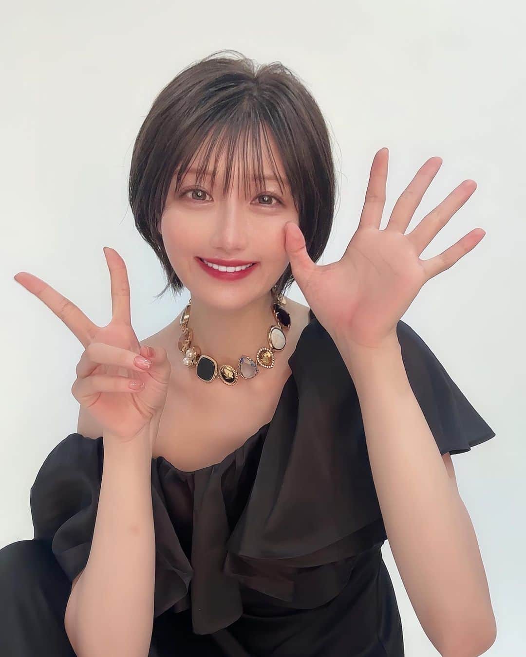 のインスタグラム：「. . バースデーの撮影でした🎂🎈♡ ９月２０日に２５歳になります🦤 . バースデーの詳細については また改めて🫧 .」