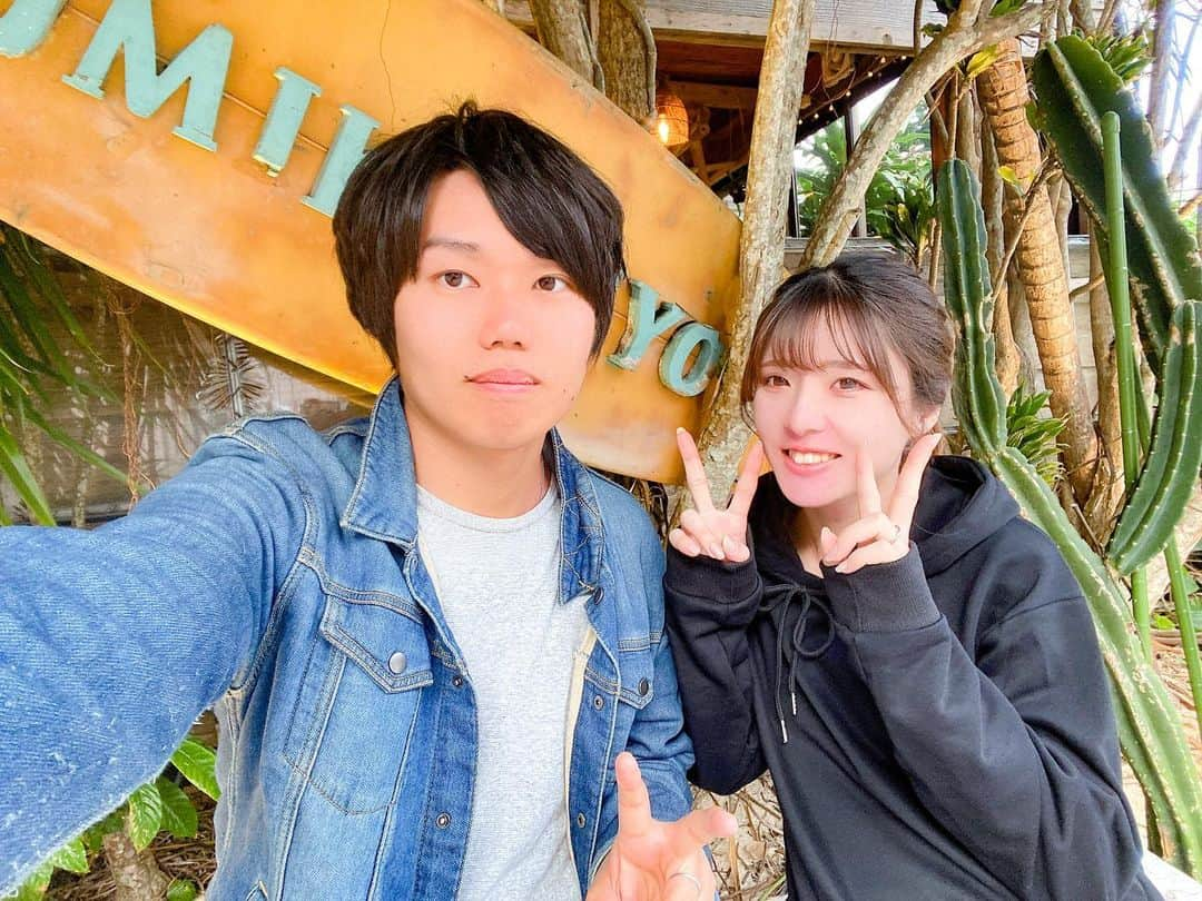 しほこのインスタグラム：「❤︎* ⁡ ⁡ 海風よ🍻 ⁡ 看板猫ちゃんが海まで 案内してくれました🐱🐾 ⁡ お料理全部めちゃくちゃ美味しくて また行きたいな〜〜💛💛💛 ⁡ ⁡ #海風よ #居酒屋海風よ #umikaziyo #沖縄 #沖縄料理 #沖縄旅行 #沖縄グルメ #沖縄居酒屋 #看板猫のいる店 #看板猫 #門松 #恩納村 #恩納村グルメ #恩納村居酒屋 #イカと山芋のバターしょうゆ炒め #海ぶどう #島らっきょうの塩漬け #紅芋コロッケ #タコライス #20230216」