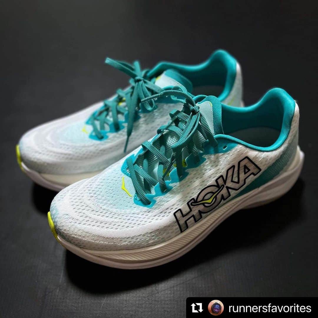 宇野薫のインスタグラム：「僕のランナーズフェイバリット‼️  #Repost @runnersfavorites with @use.repost ・・・ *  Runners Favorites ランナーたちのお気に入り  0797 @caoluno   HOKA MACH X ホカ マッハX  「HOKAは自分にとってヘビーローテーションで履いているブランドですが、これまでMACHのようなFLYコレクションは履いた事がなく、プレートも入っているので走行感が硬いイメージでした。この靴はそんな先入観を払拭してくれた、ホカ独自のクッション性を確保したプレート入りシューズです。グングンと加速する推進力とクッション性を兼ね備えているので、気持ち良く走ることができます！」  #hoka #hokaoneone #ホカオネオネ」