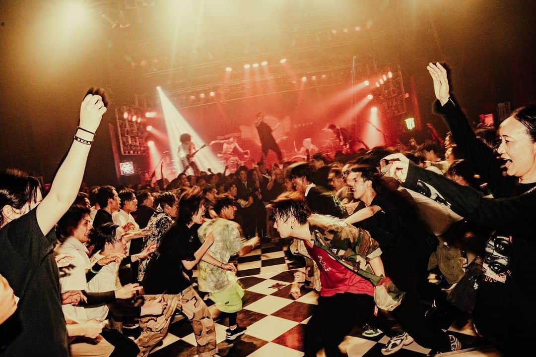 Crossfaithさんのインスタグラム写真 - (CrossfaithInstagram)「07.17 - Fukuoka DRUM LOGOS 「 The BONEZ 10th Anniversary Tour “47 AREAS” 」  Shout out to @the____bonez for having us.  Our daily life has back! Let’s keep it burning 🔥   Photo by @shot.row」7月18日 19時23分 - crossfaithjapan