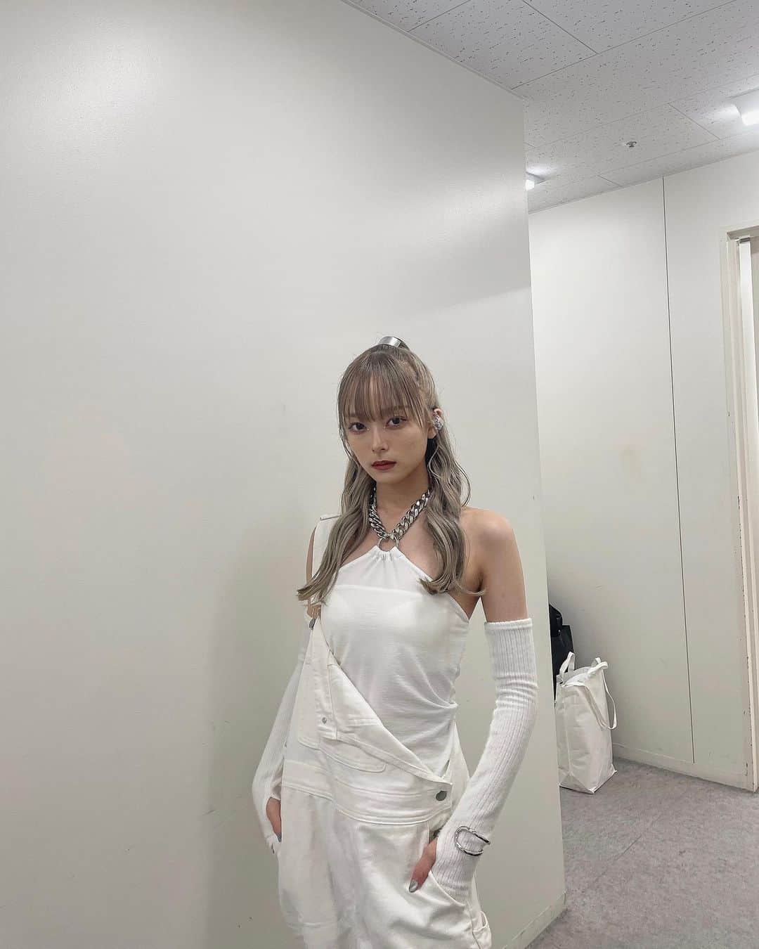 宇井優良梨のインスタグラム：「新衣装。🤍」
