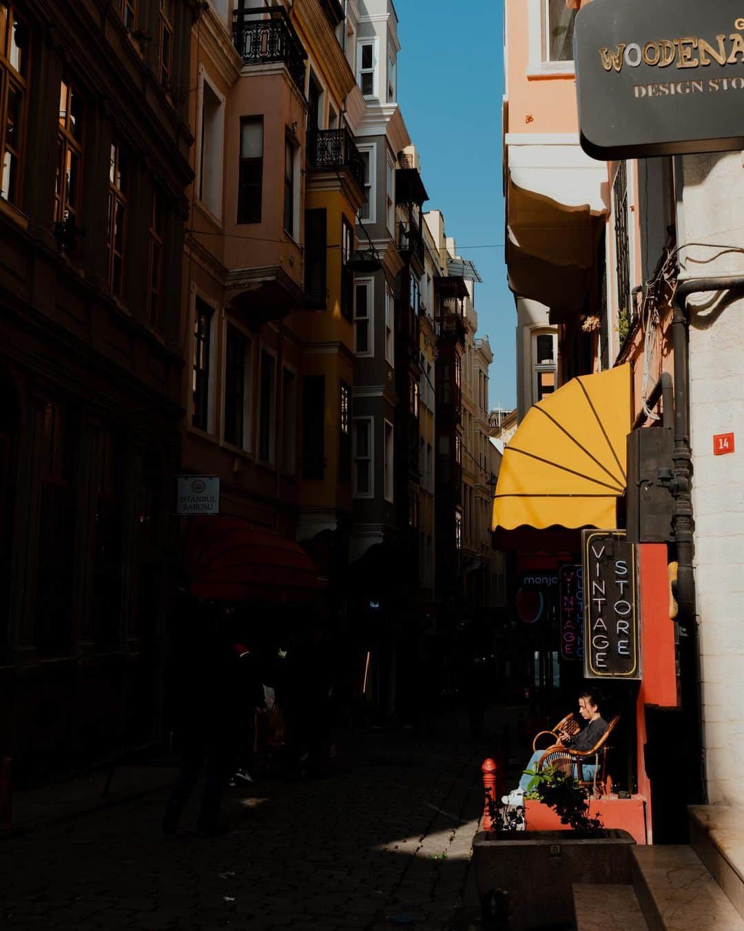 Putri Anindyaのインスタグラム：「Lights and shadows // Istanbul, 2023.   This city never cease to amaze me. Every corner has its own charm especially for the ones who love photography. I found myself keep coming back here for the sole reason, collecting memories.   Gladly I wasn’t alone that time, @capra311 was with me. I remember I was traumatized because of the fail attempt to meet with JP in Istanbul back in 2021. I was so devastated to be canceled by a virus in a D-1 flight departure. It was heartbreaking but thankfully this time we finally spent time in Istanbul together 👫🏻」