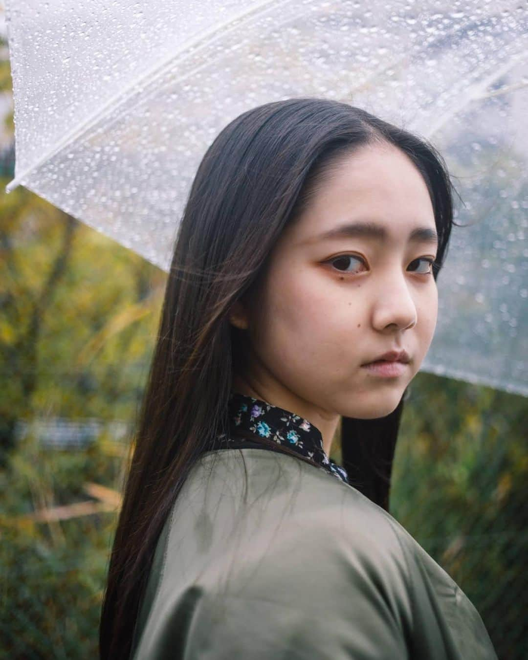 山下萌亜のインスタグラム：「Rainy day  #portrait#萌亜#portraitphotography#作品撮り#testshoot#asian#モデル #portraitmood #photooftheday#portraitmodel #06#高校生」