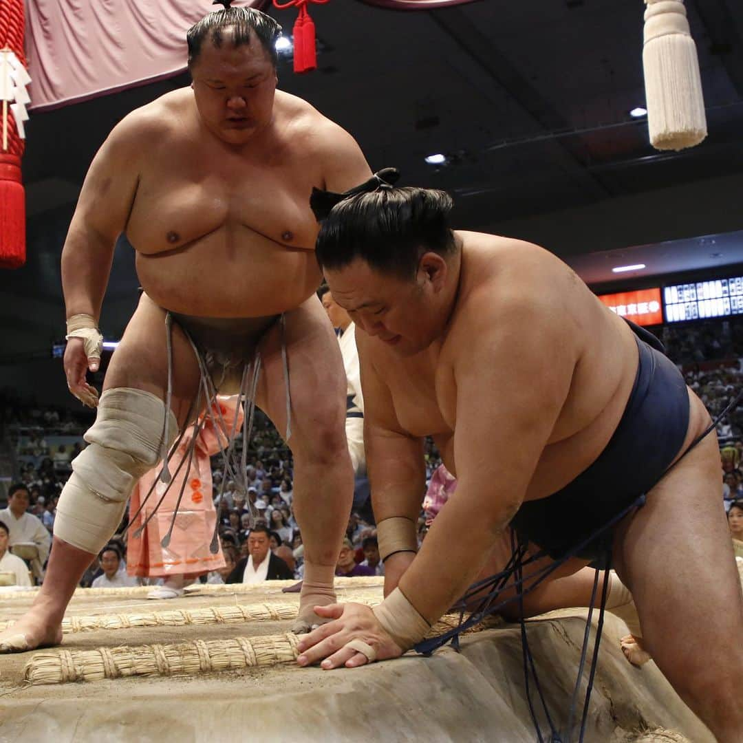 日本相撲協会さんのインスタグラム写真 - (日本相撲協会Instagram)「大相撲名古屋場所十日目！ #阿武咲 が#若元春 を破り、#琴ノ若 が#豊昇龍 を破る。 #大栄翔 は#平戸海 に勝って勝ち越しを決めた。  幕内優勝争いは 1敗 #錦木 #北勝富士  2敗 #豊昇龍 #大栄翔 #遠藤   明日からの終盤戦も目が離せません！  @sumokyokai  #大相撲 #sumo #相撲 #力士 #お相撲さん #japanphoto #sumowrestlers #japanculture  #七月場所 #名古屋場所 #ドルフィンズアリーナ #愛知県体育館 #満員御礼」7月18日 19時33分 - sumokyokai