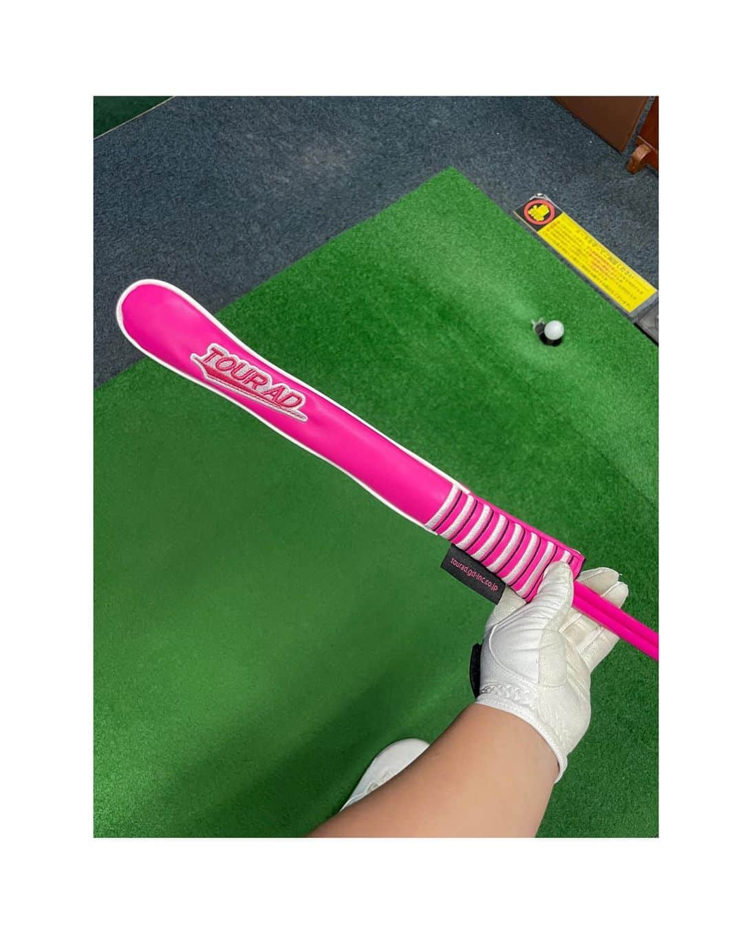 淺井咲希さんのインスタグラム写真 - (淺井咲希Instagram)「いつぶり？ってくらいのゴルフ⛳️  まだぜんぜんできへんけど アプローチからちょこっと🤏🏼  感覚のかの字もなかったwwww  (@graphite_design_official )のアライメントスティック！！ ピンクで可愛い💗💗  #淺井咲希#ゴルフ#ゴルフ女子#ゴルフウェア#elitegrips#golf#golfswing#junandrope#junrope#小杉カントリークラブ#graphitedesigninc#TOURAD」7月18日 19時33分 - asaisakidesu