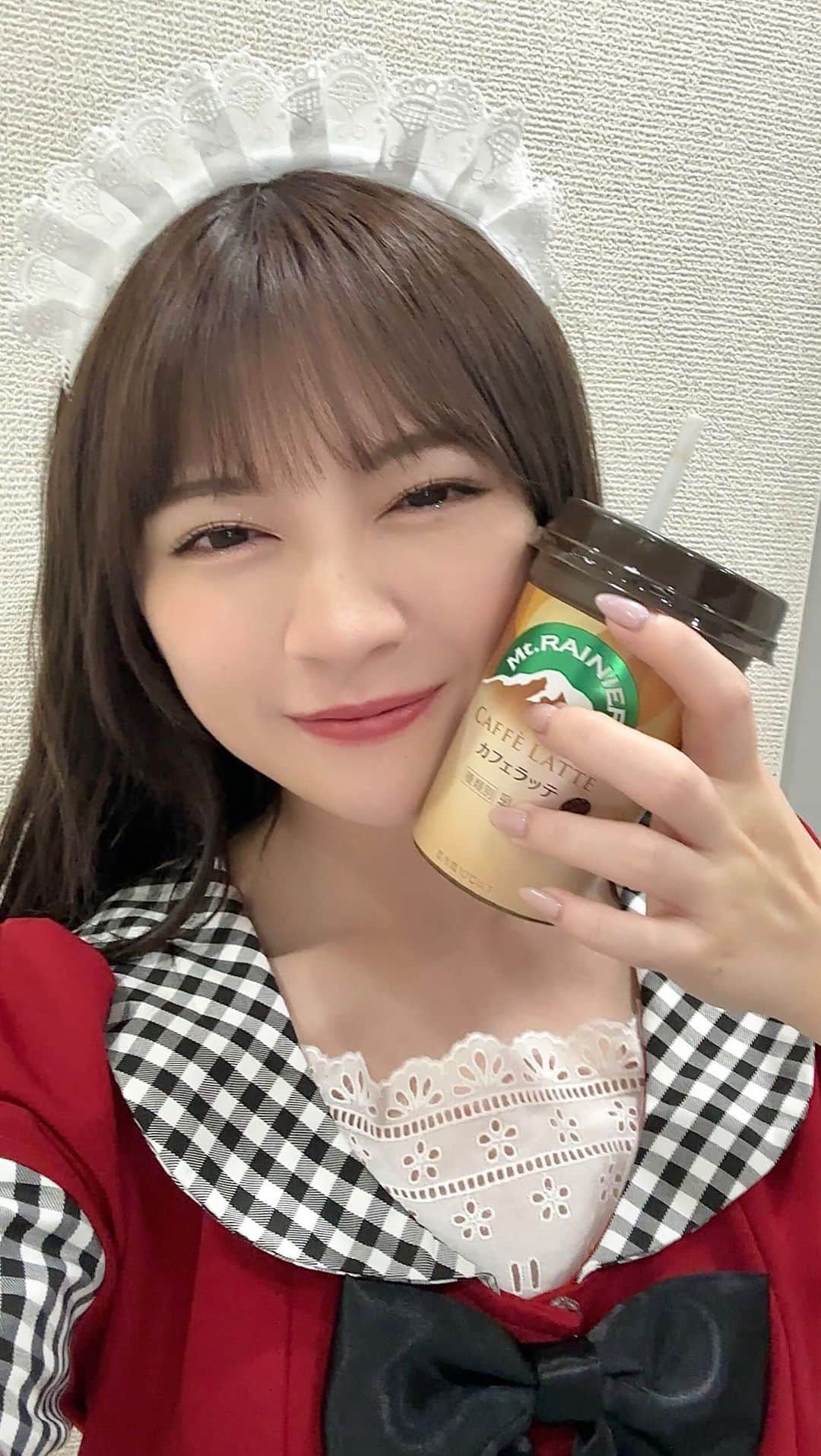 廣川奈々聖のインスタグラム：「バンズ！パティ！マスタード🍔🎶 #ミラクルマジカルヘルシーパワー」