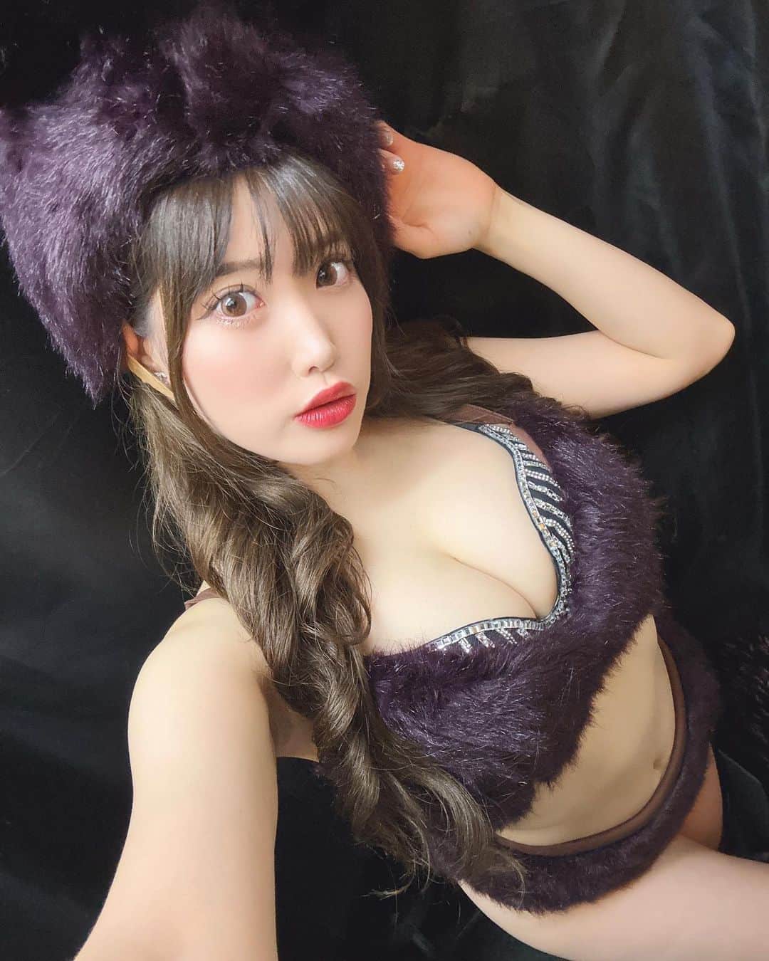 RENAのインスタグラム：「7/23(日) Burlesque Tokyo the Best🌹 ご予約してくれました？  沢山いるメンバーの中で メンバー入りしてもらえて とても嬉しいです😭✨✨  推しプラン数がなんか 関係するらしく推しプランご予約は 本日7/18 23:59までと なっています🙇‍♀️！！！  せっかく選んでいただけたので いつもより推しプラン 多いと嬉しいです😭  1部は都合上出演できなくて ごめんなさい🙇‍♀️ 2.3部出演です！！！！ (💃21:15〜/💃23:30〜)  日曜出演はレアなので 普段お会いできない方にも お会いできるといいな🥺💗💗  是非遊びに来てください💎✨ ・ #バーレスク東京　#burlesquetokyo #burlesque  #エンタメ活動を止めない #誰かの夢になって生きていく  #バーレスク東京のマシュマロ」