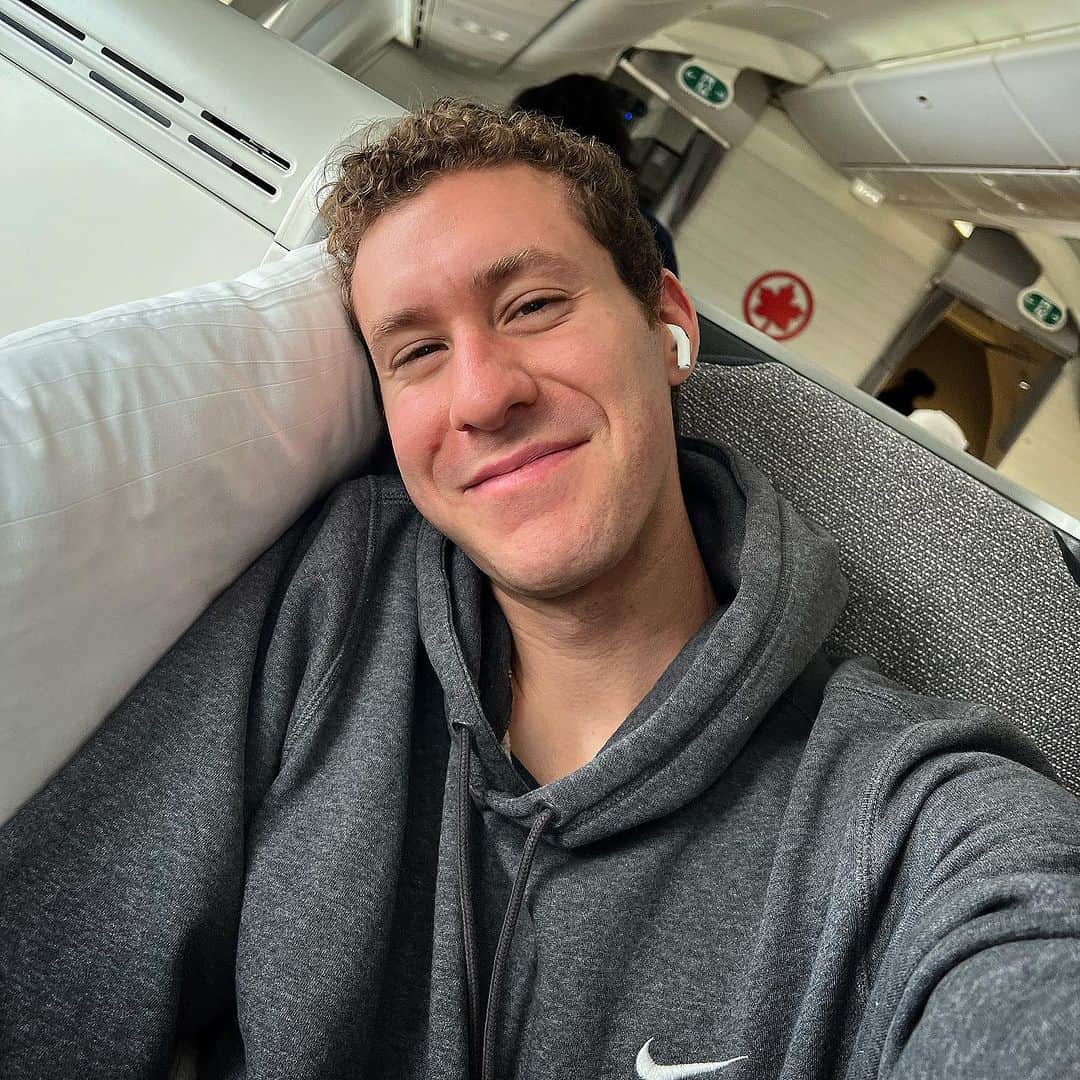 ジェイソン・ブラウンのインスタグラム：「✈️🇯🇵！#theICE @fstheice   日本に行ってきます！！すぐに会います！メチャメチャワクワクしています！😆  #japan #figureskating #show #iceshow #skating #travel」