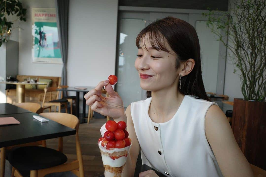 山本里菜さんのインスタグラム写真 - (山本里菜Instagram)「. 🍒🤍  #さくらんぼ #さくらんぼパフェ #パフェ」7月18日 19時44分 - rinayamamoto_0622