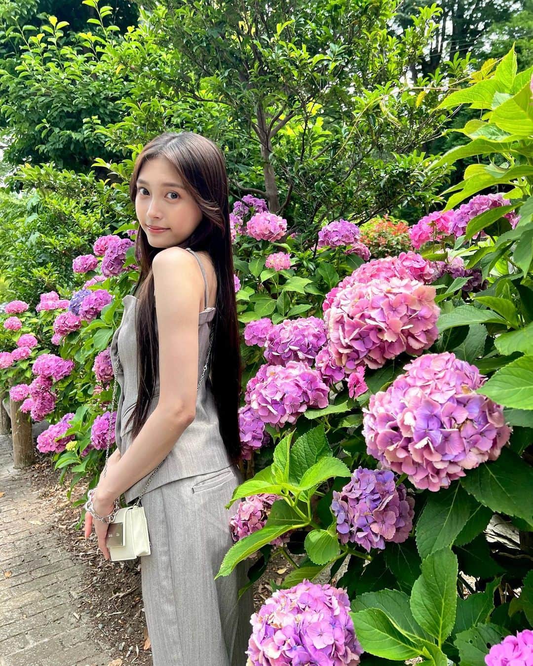 小山リーナさんのインスタグラム写真 - (小山リーナInstagram)「紫陽花1番綺麗な時に見れた〜っ セットアップお気に入り‪︎︎☺︎」7月18日 19時45分 - rina_koyama_box